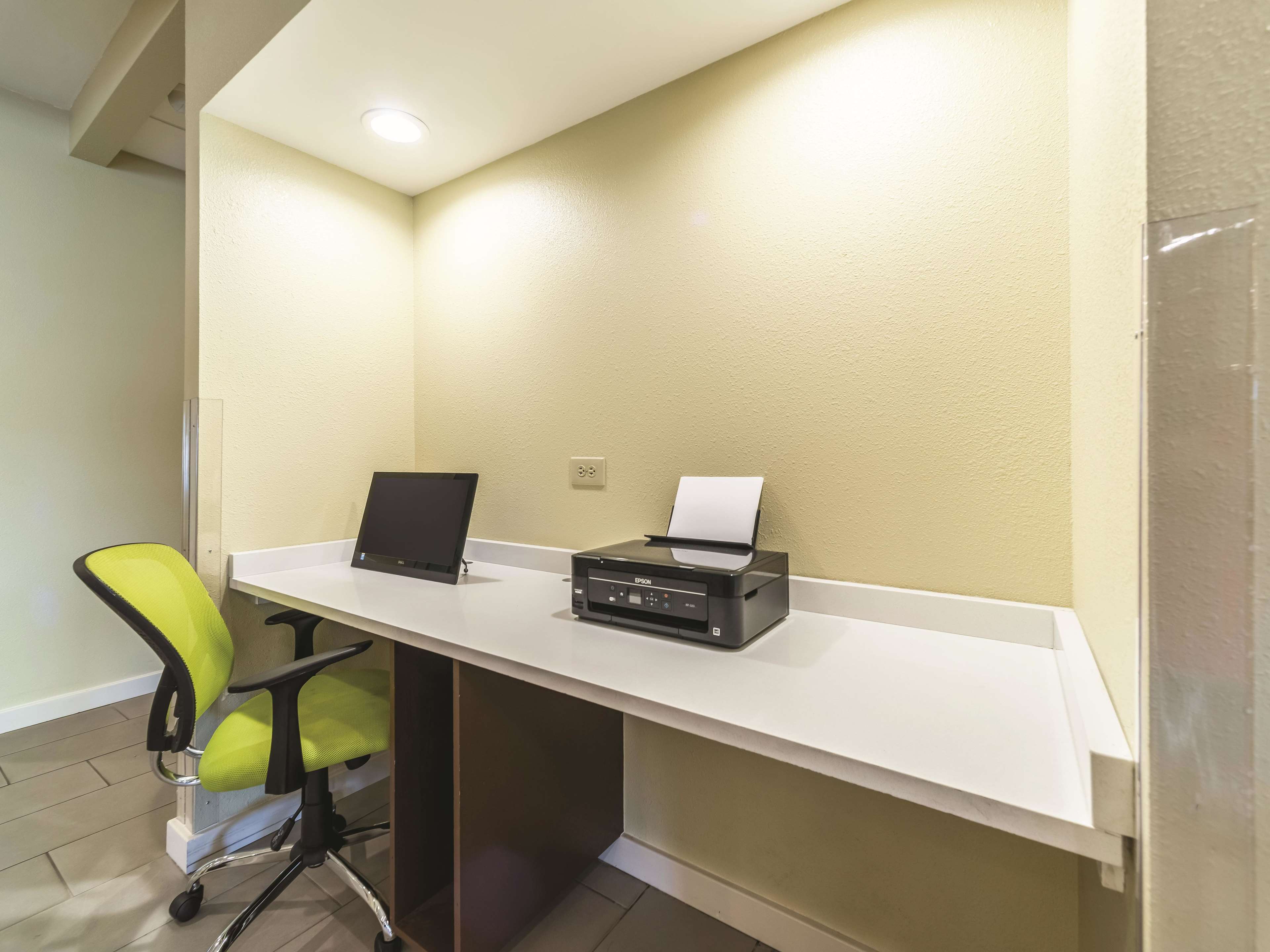 La Quinta Inn & Suites by Wyndham Collinsville - St. Louis