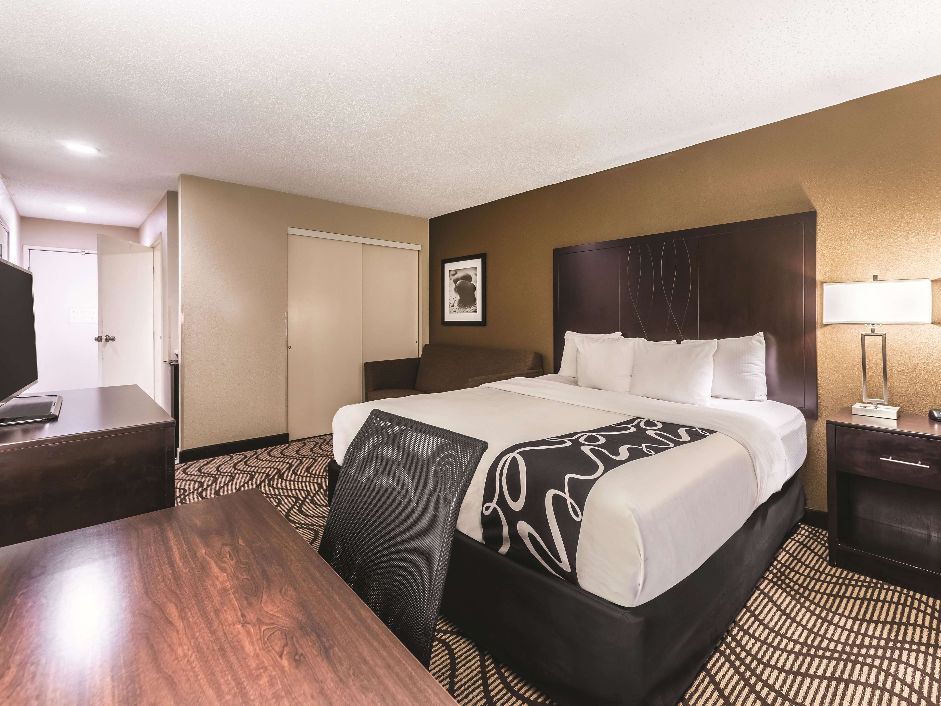 La Quinta Inn & Suites by Wyndham Collinsville - St. Louis