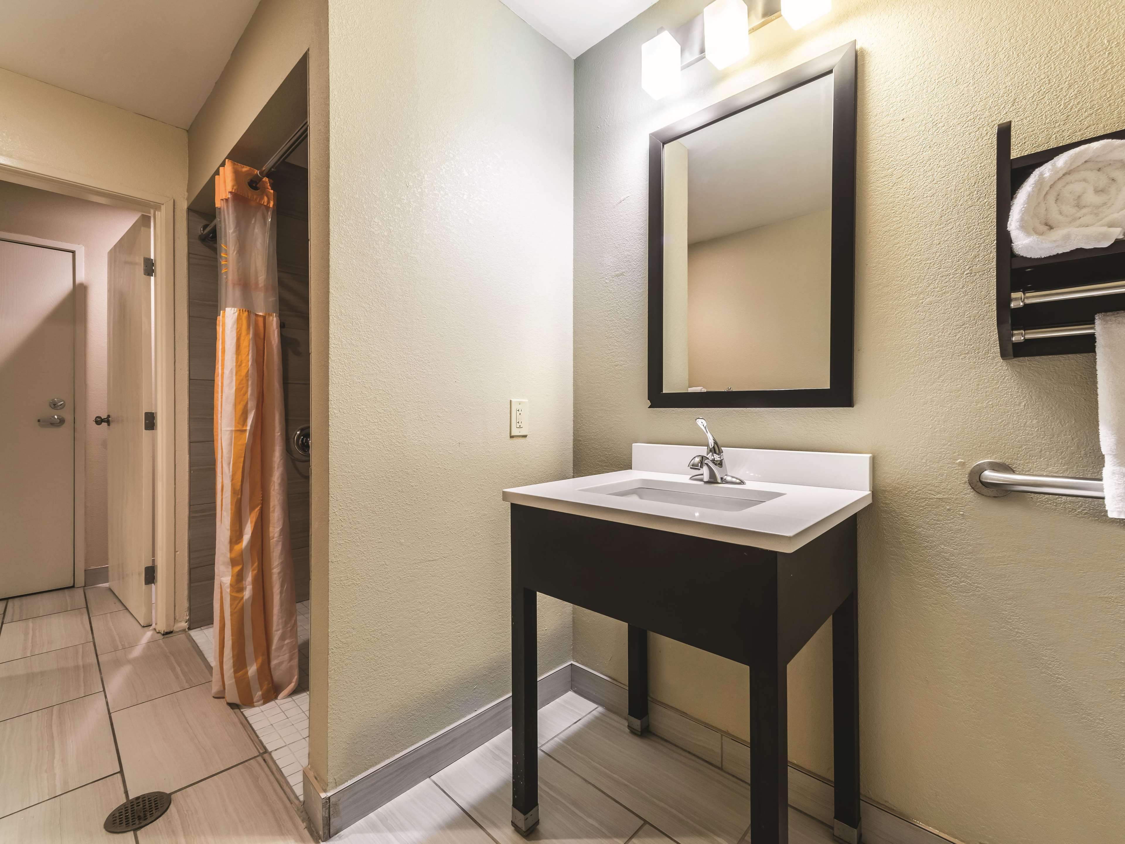 La Quinta Inn & Suites by Wyndham Collinsville - St. Louis