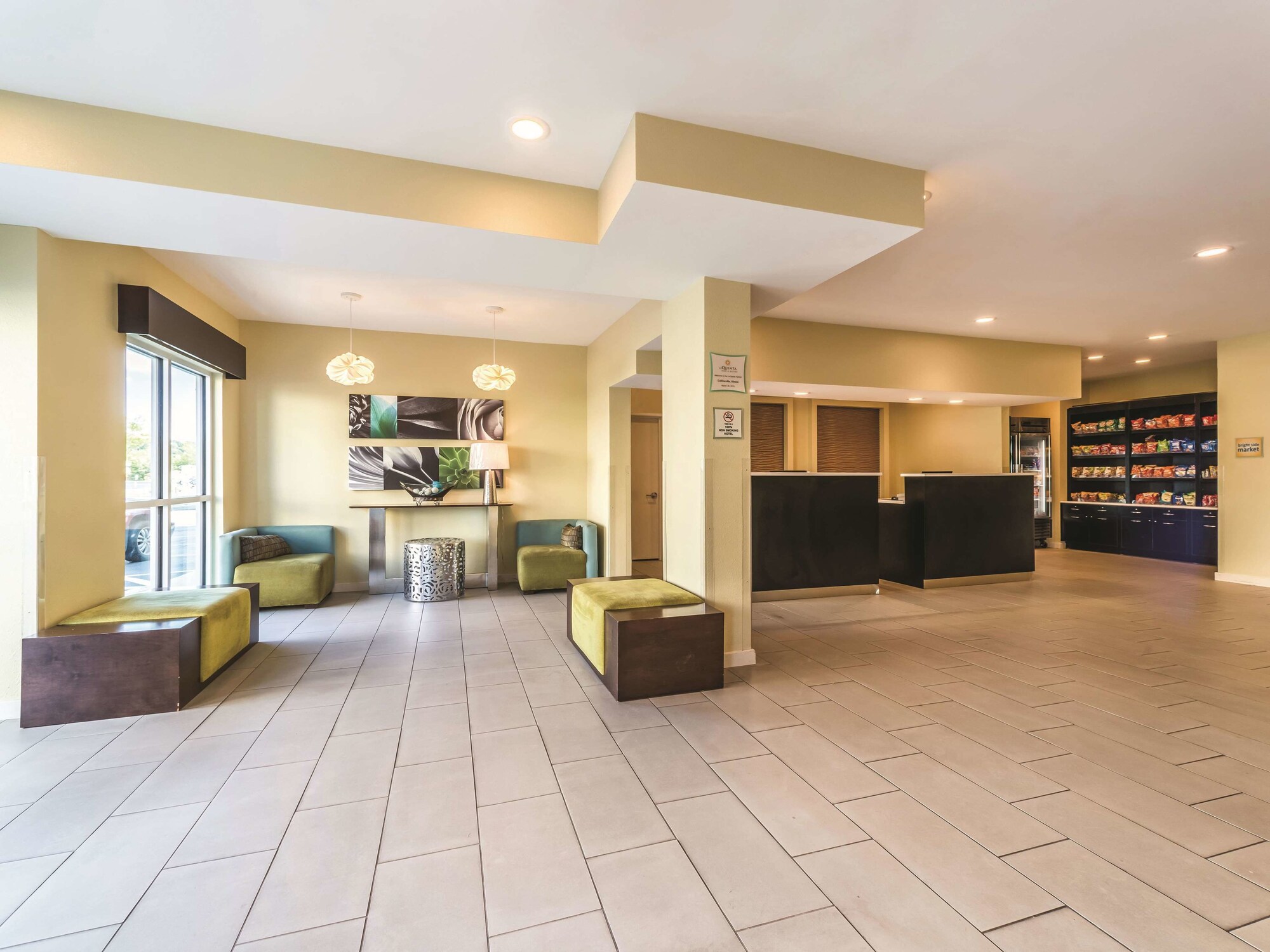 La Quinta Inn & Suites by Wyndham Collinsville - St. Louis