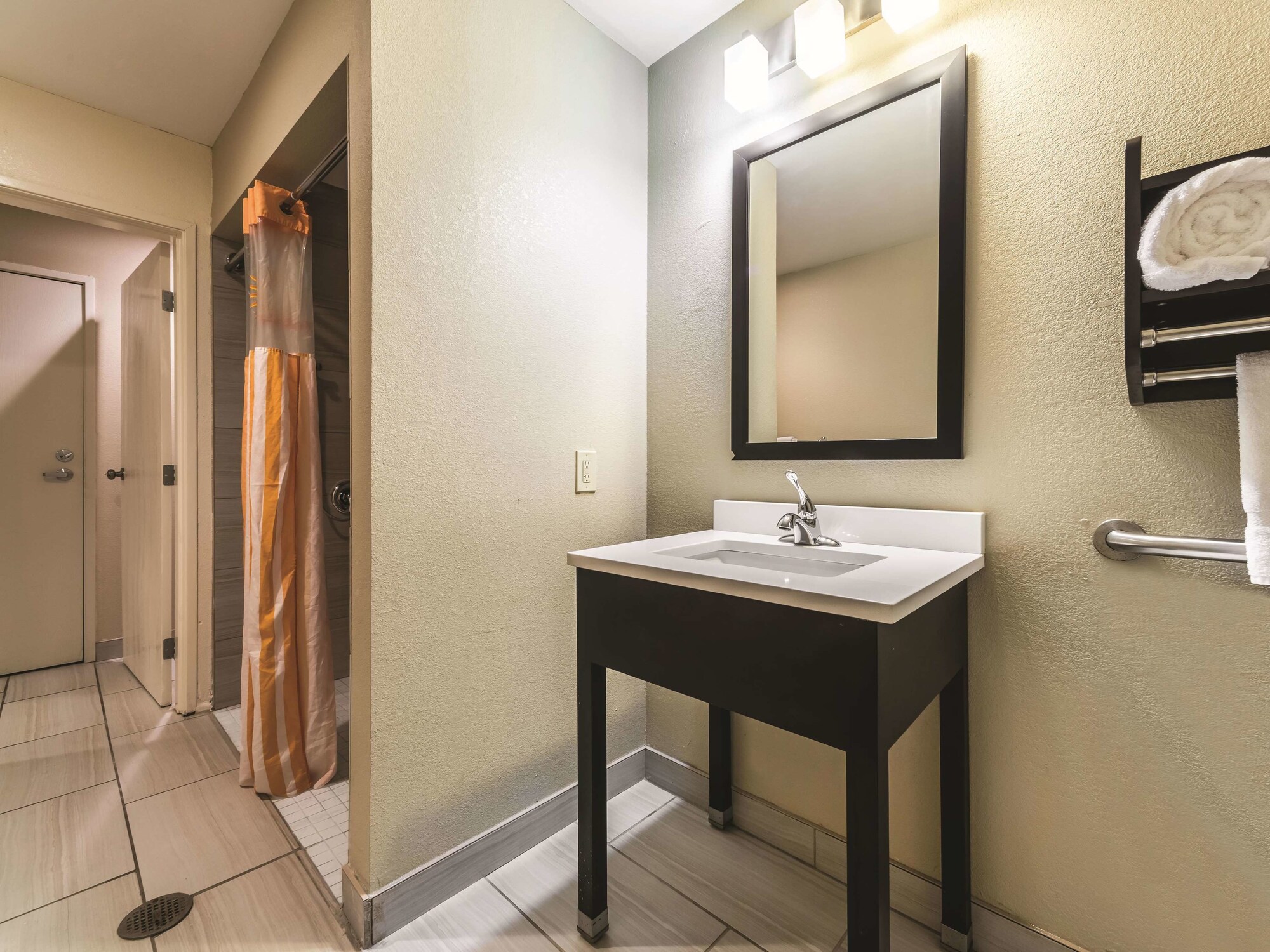 La Quinta Inn & Suites by Wyndham Collinsville - St. Louis