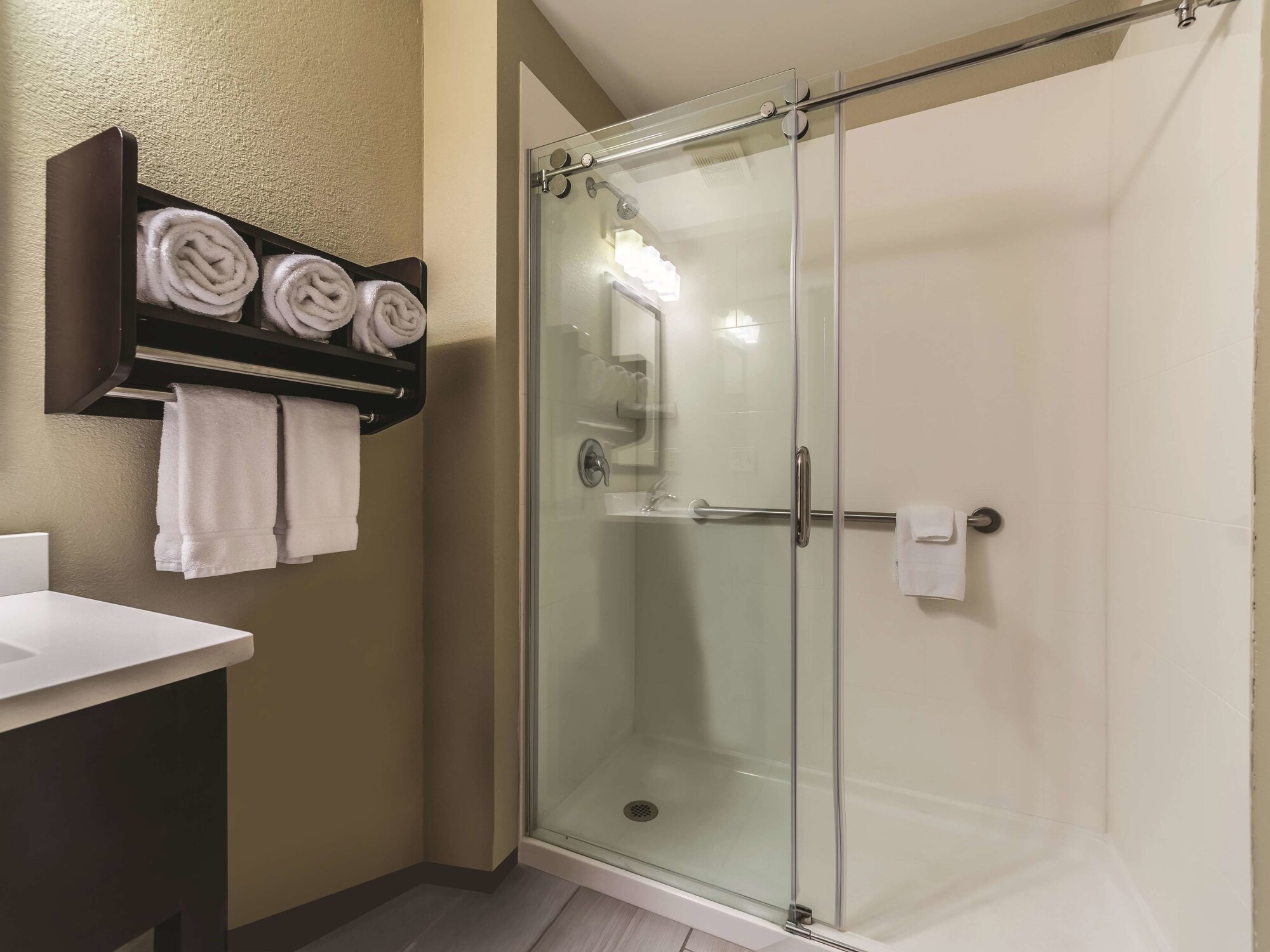 La Quinta Inn & Suites by Wyndham Collinsville - St. Louis