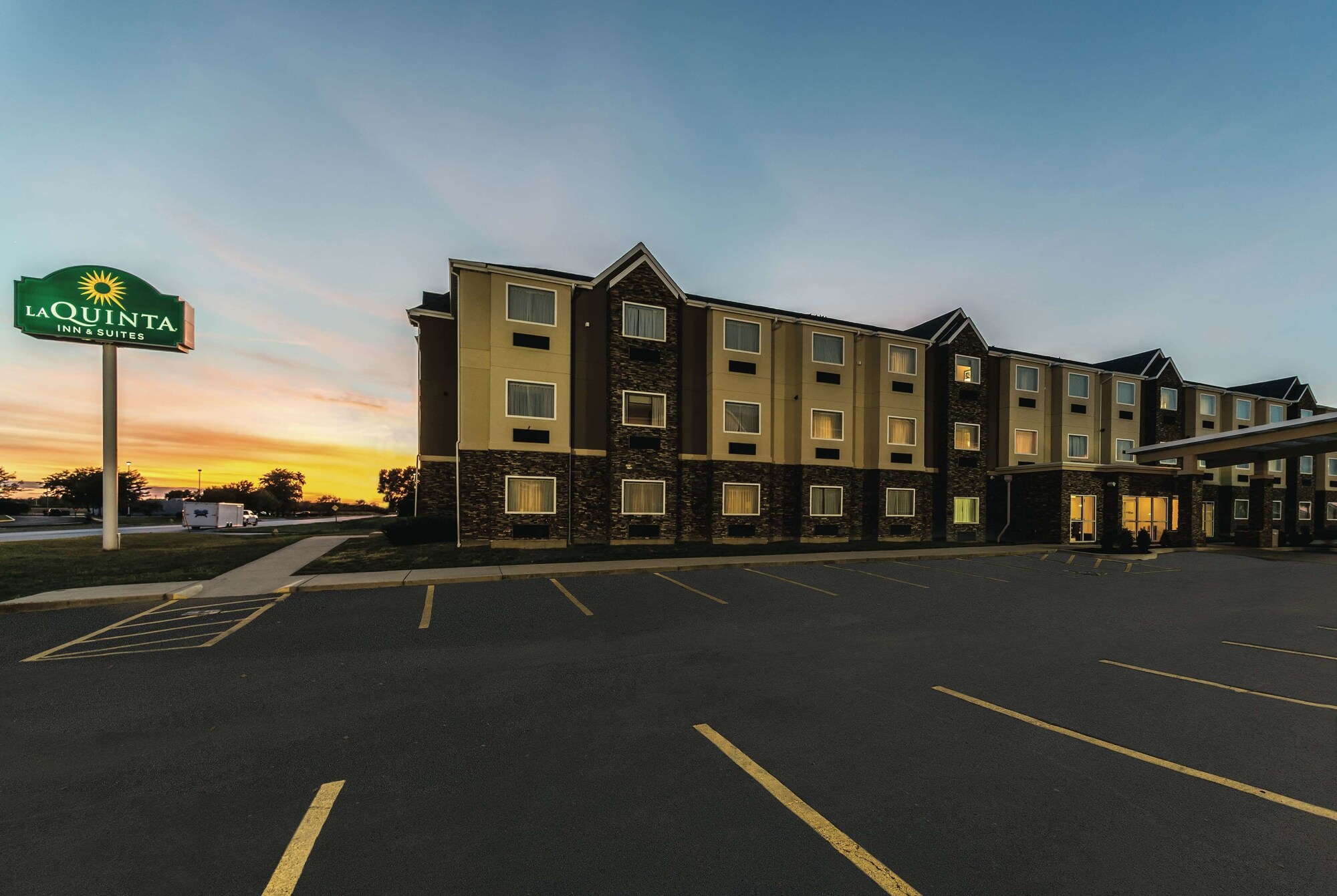 La Quinta Inn & Suites by Wyndham Collinsville - St. Louis