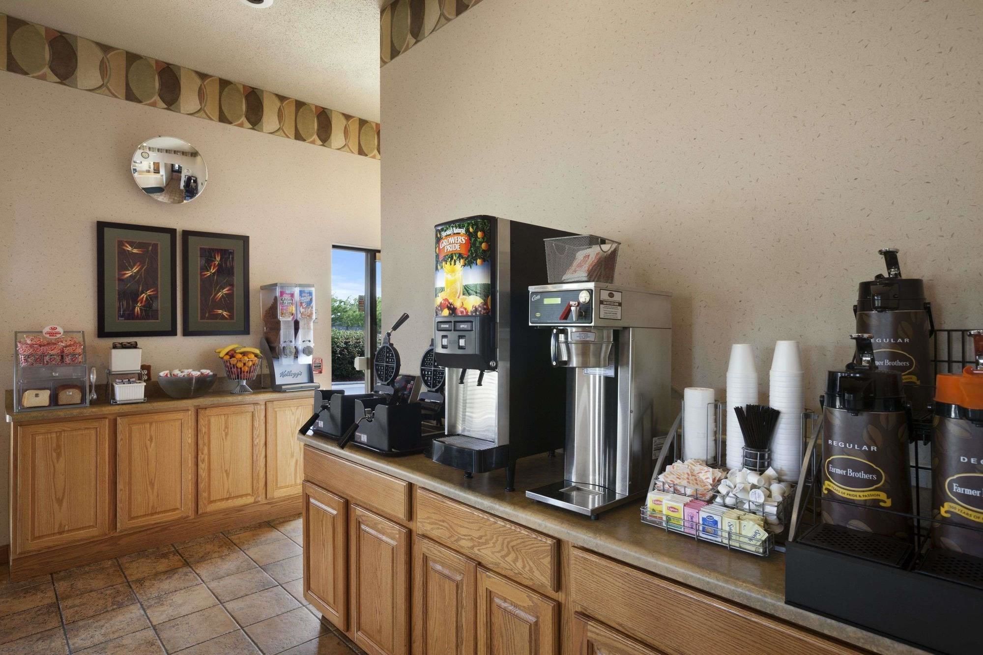 Super 8 by Wyndham Collinsville St. Louis
