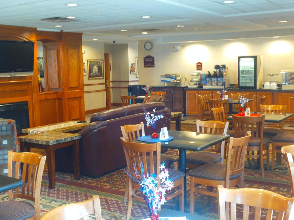 Comfort Inn & Suites Decatur-Forsyth