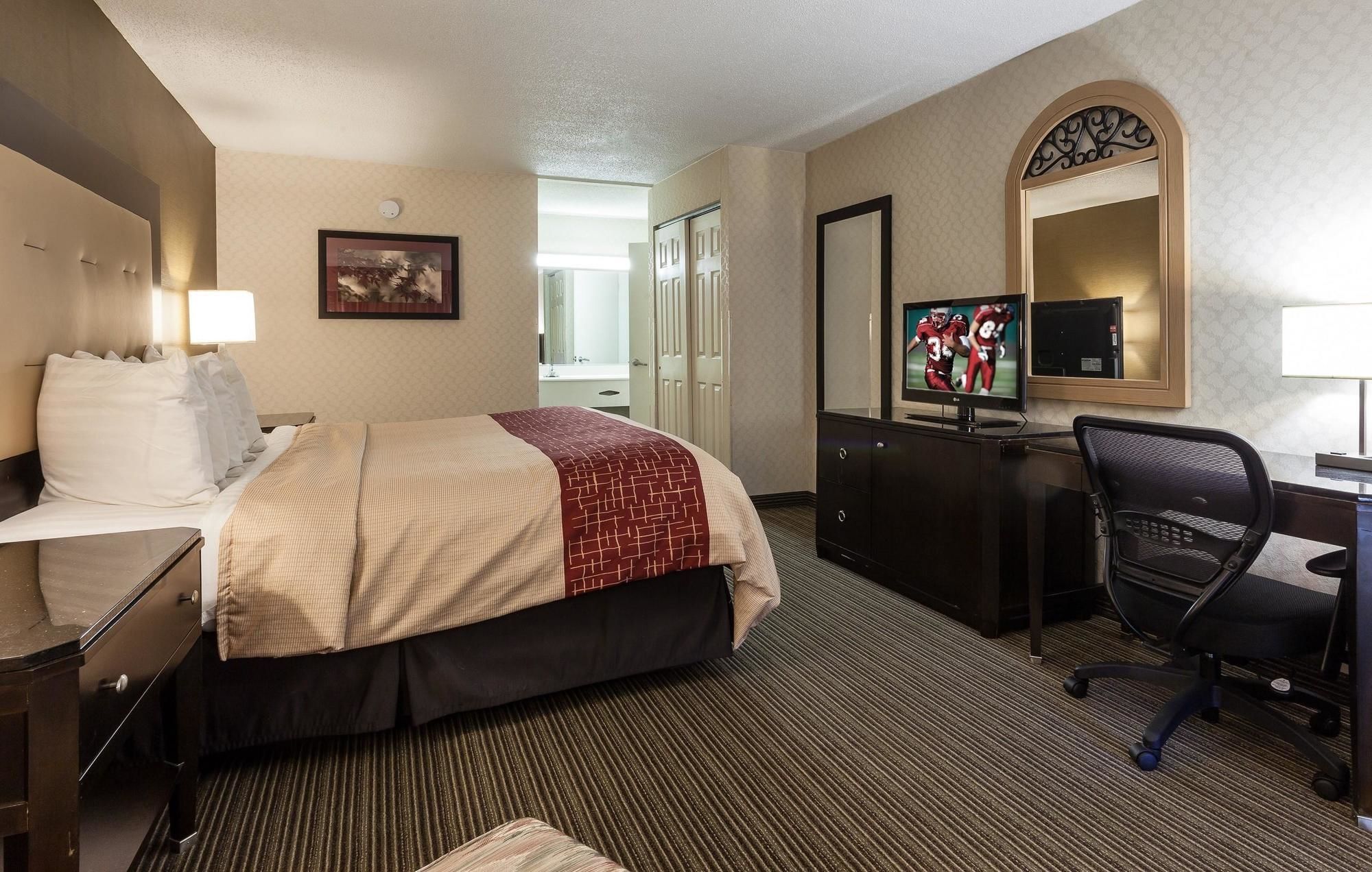 Red Roof Inn & Suites Dekalb