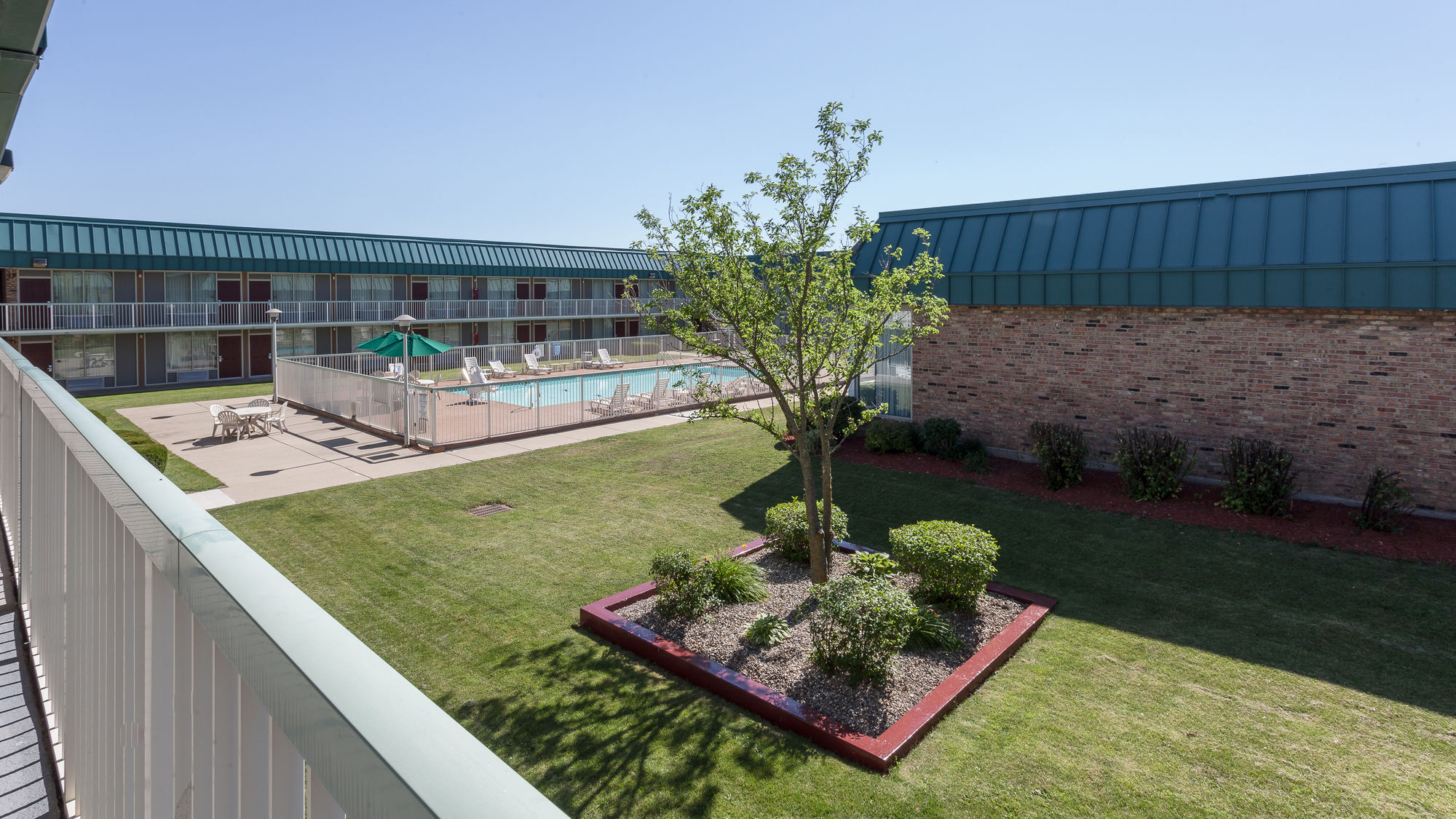 Red Roof Inn & Suites Dekalb