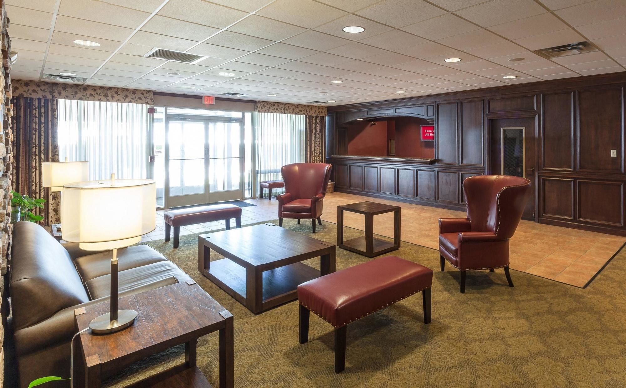 Red Roof Inn & Suites Dekalb