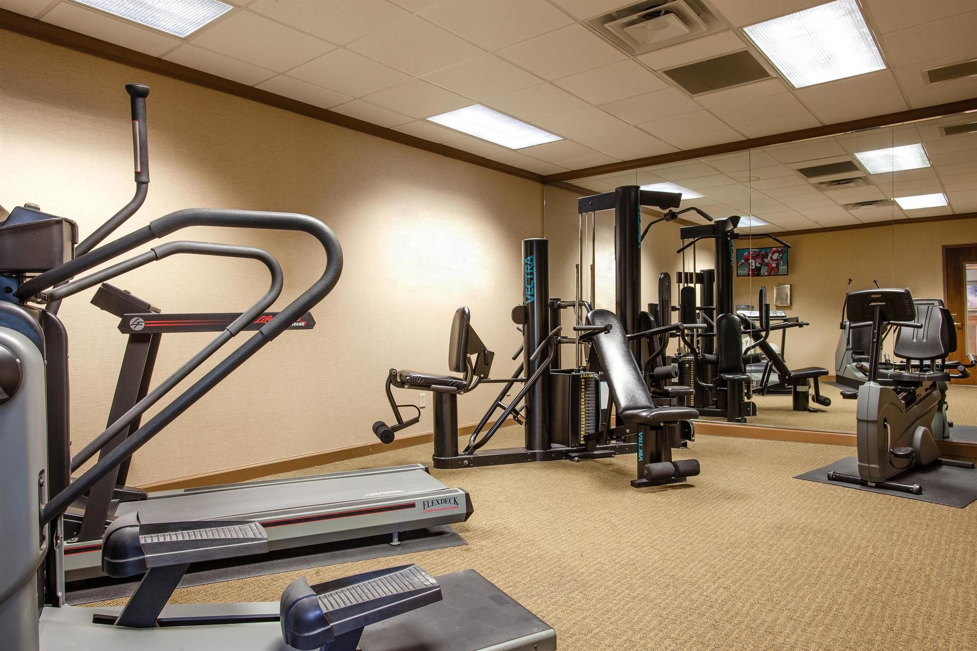 Red Roof Inn & Suites Dekalb