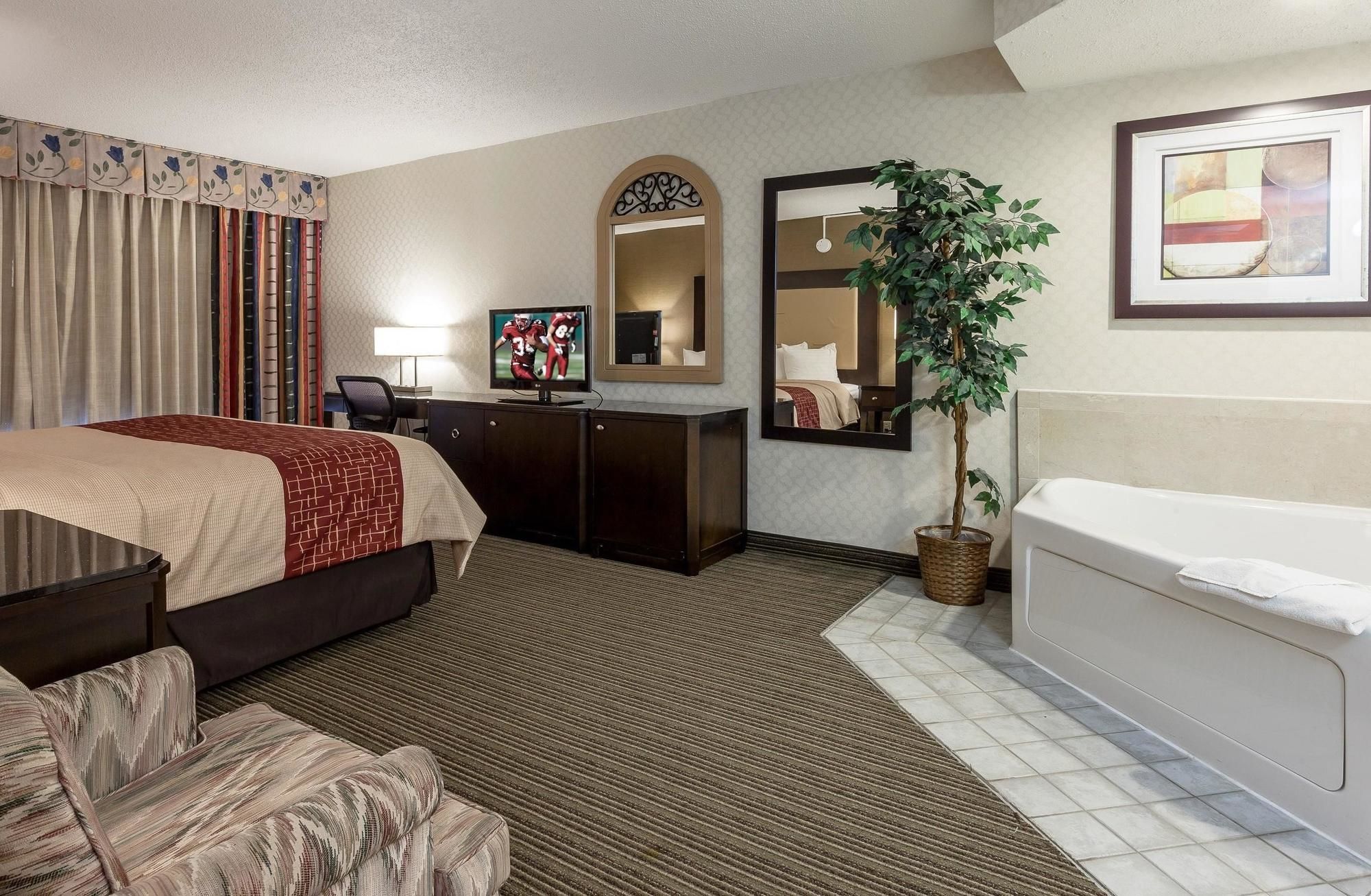 Red Roof Inn & Suites Dekalb