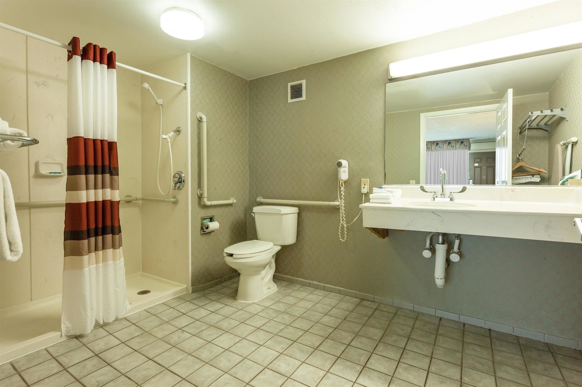 Red Roof Inn & Suites Dekalb