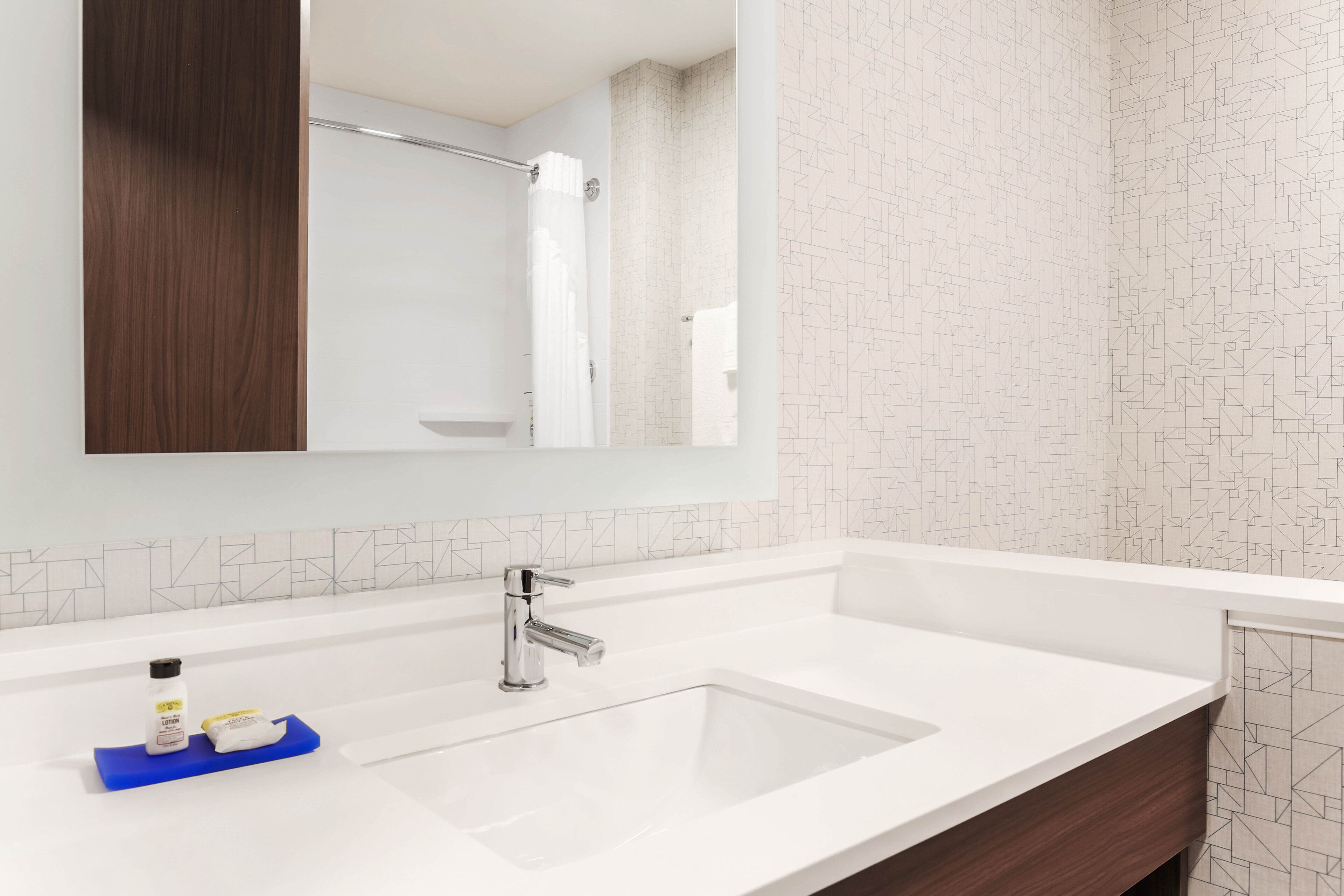 Holiday Inn Express & Suites Chicago O'Hare Airport