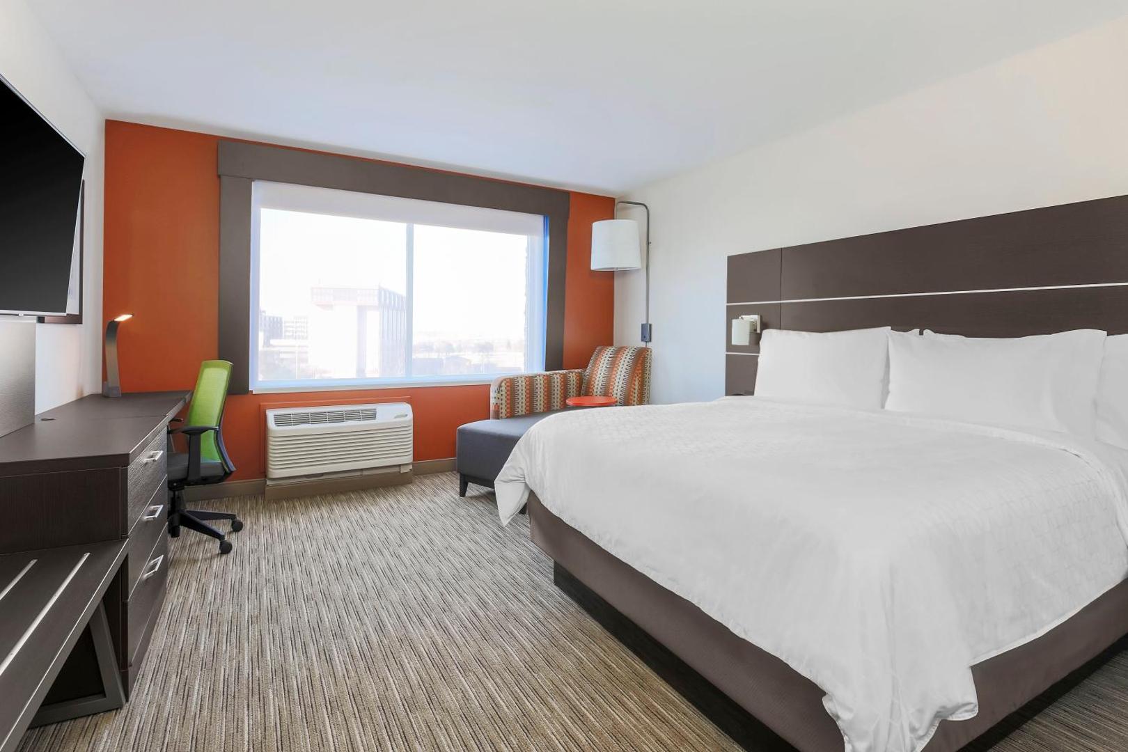 Holiday Inn Express & Suites Chicago O'Hare Airport