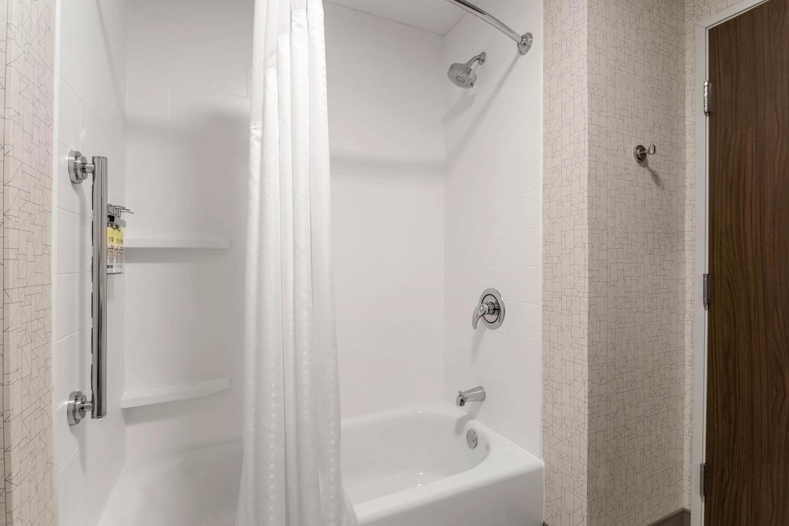 Holiday Inn Express & Suites Chicago O'Hare Airport