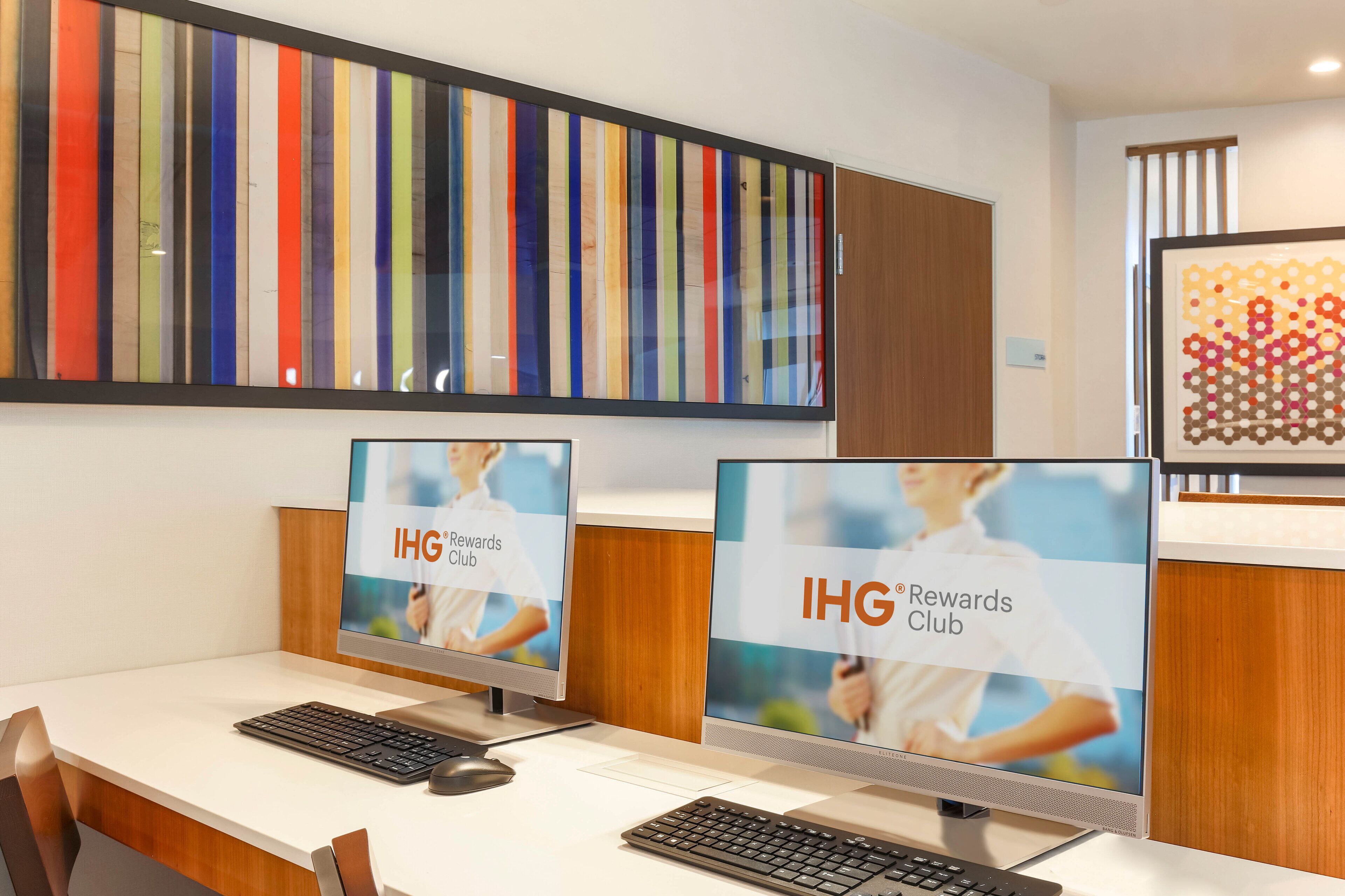 Holiday Inn Express & Suites Chicago O'Hare Airport