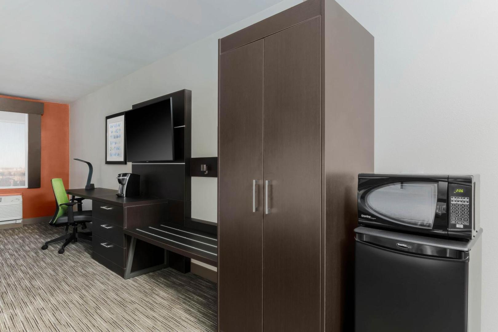 Holiday Inn Express & Suites Chicago O'Hare Airport