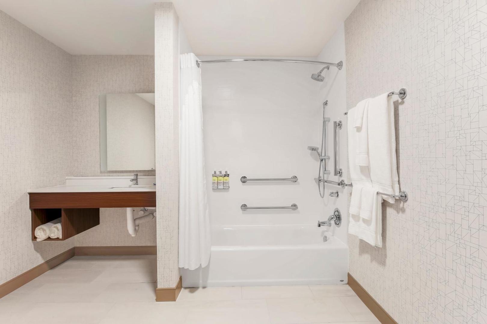 Holiday Inn Express & Suites Chicago O'Hare Airport