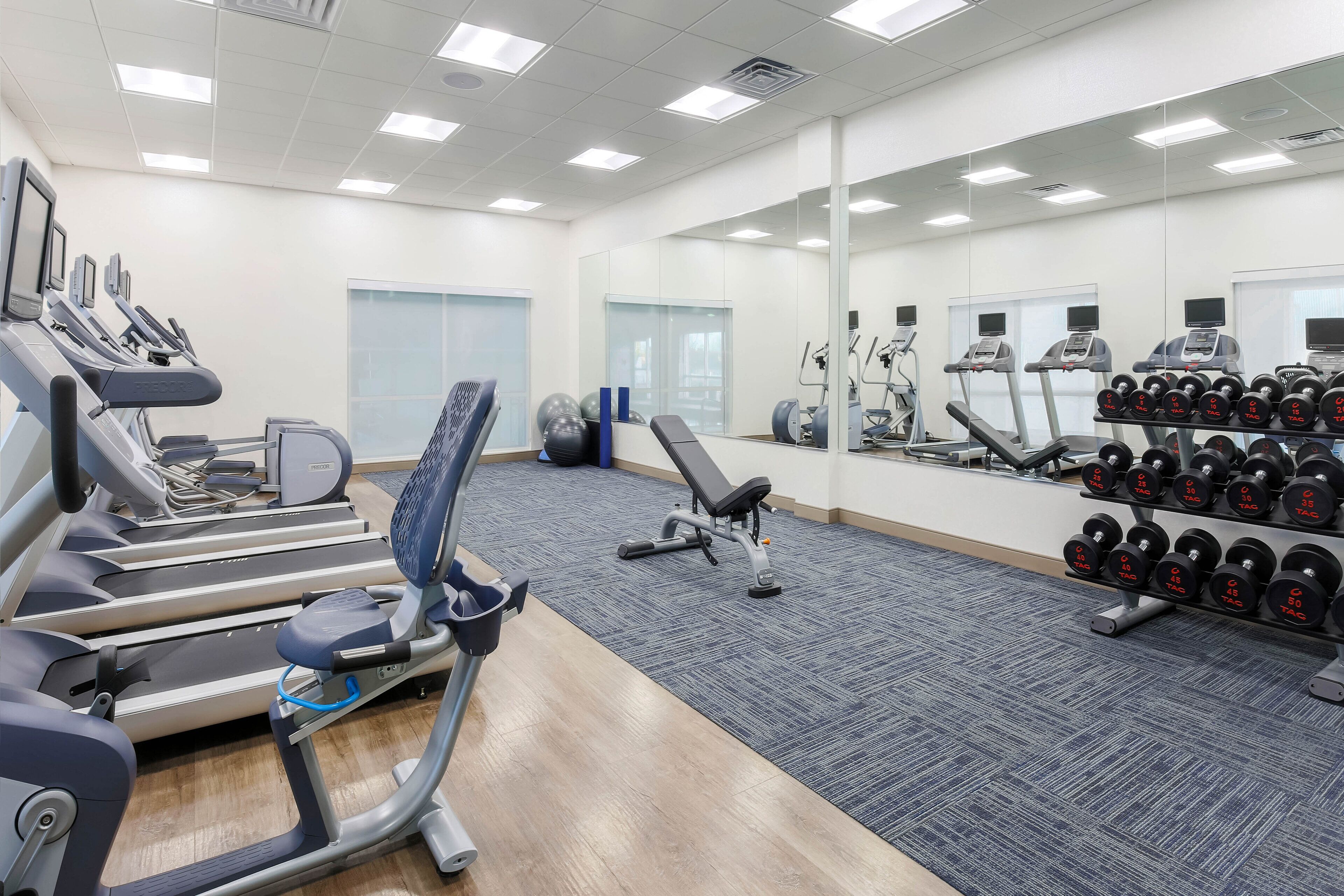 Holiday Inn Express & Suites Chicago O'Hare Airport