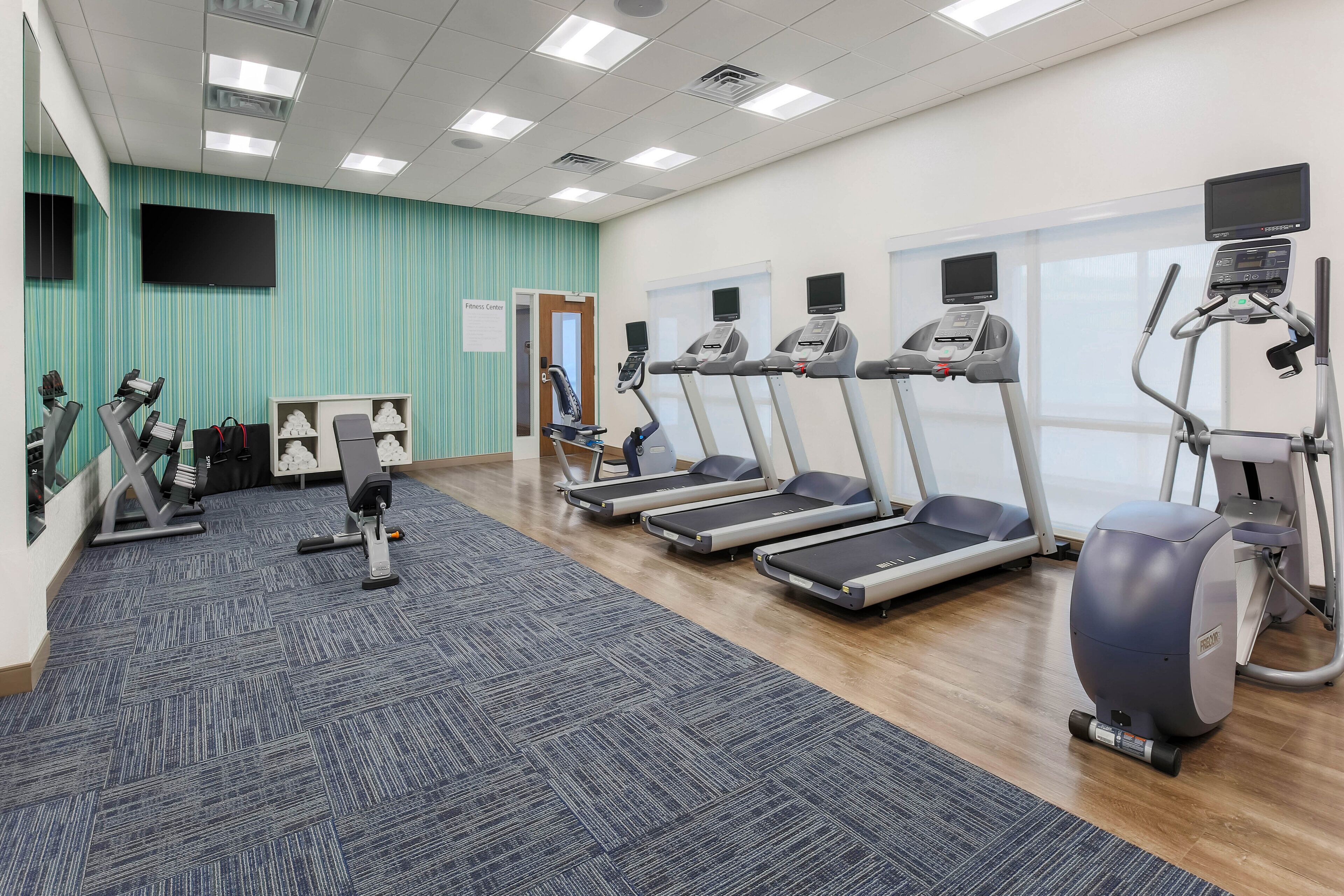 Holiday Inn Express & Suites Chicago O'Hare Airport