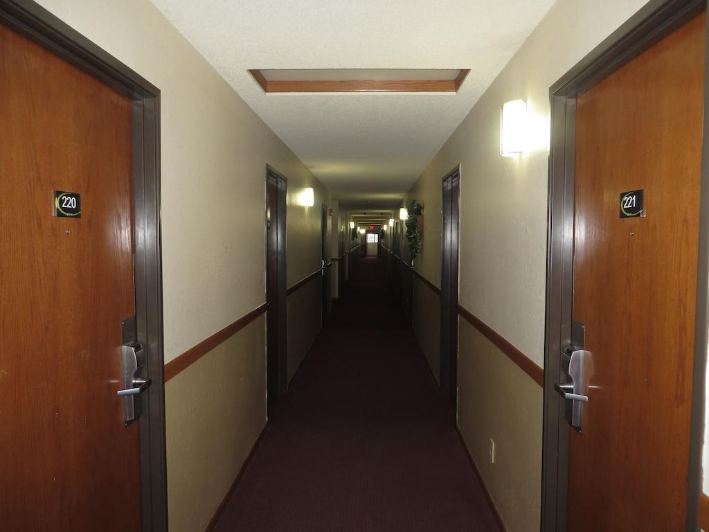 Super 8 by Wyndham Dixon