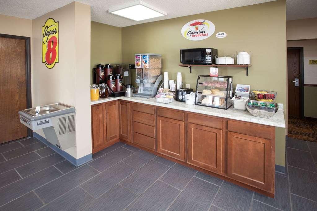 Super 8 by Wyndham Dwight