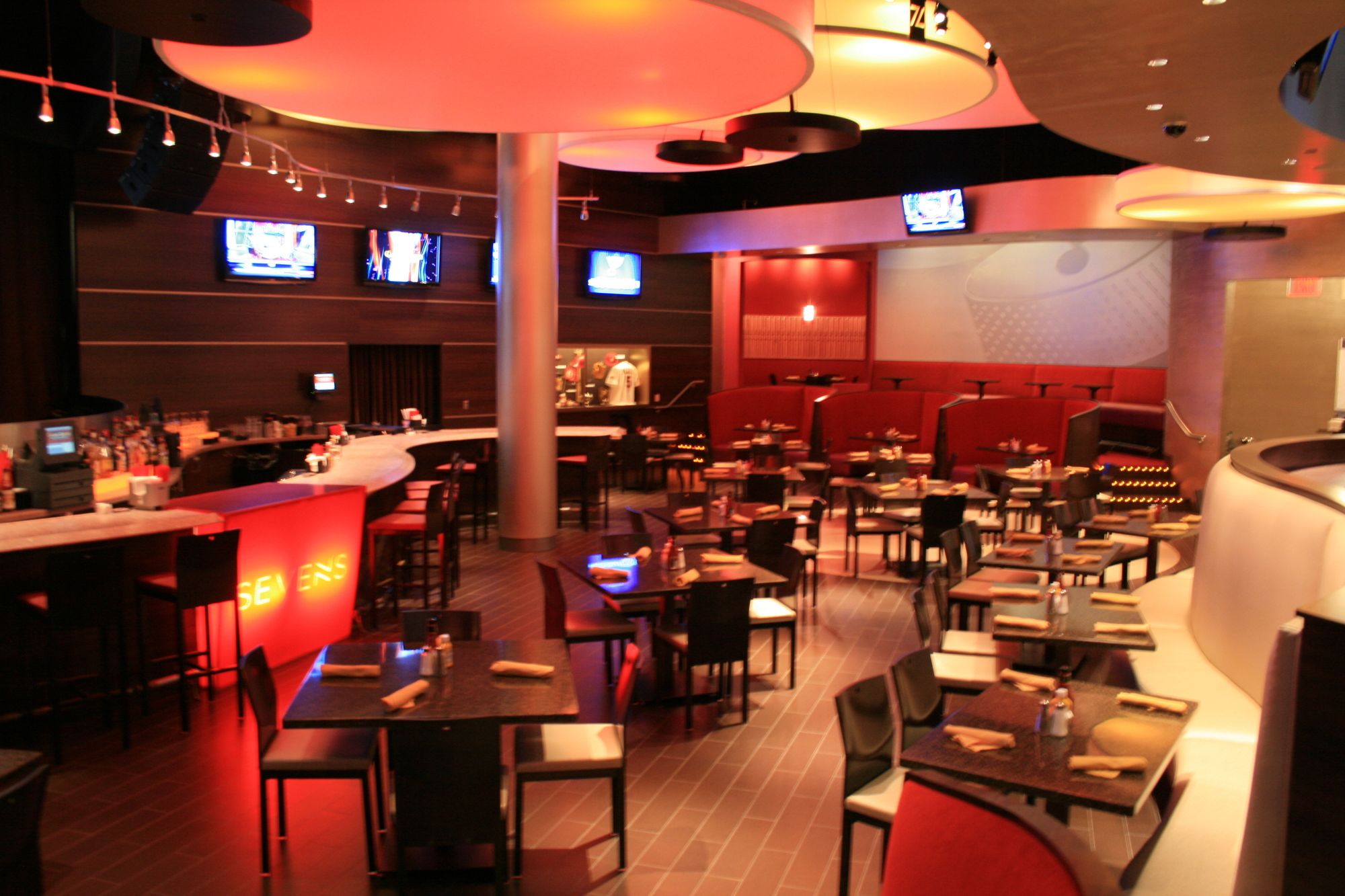 DraftKings at Casino Queen Hotel