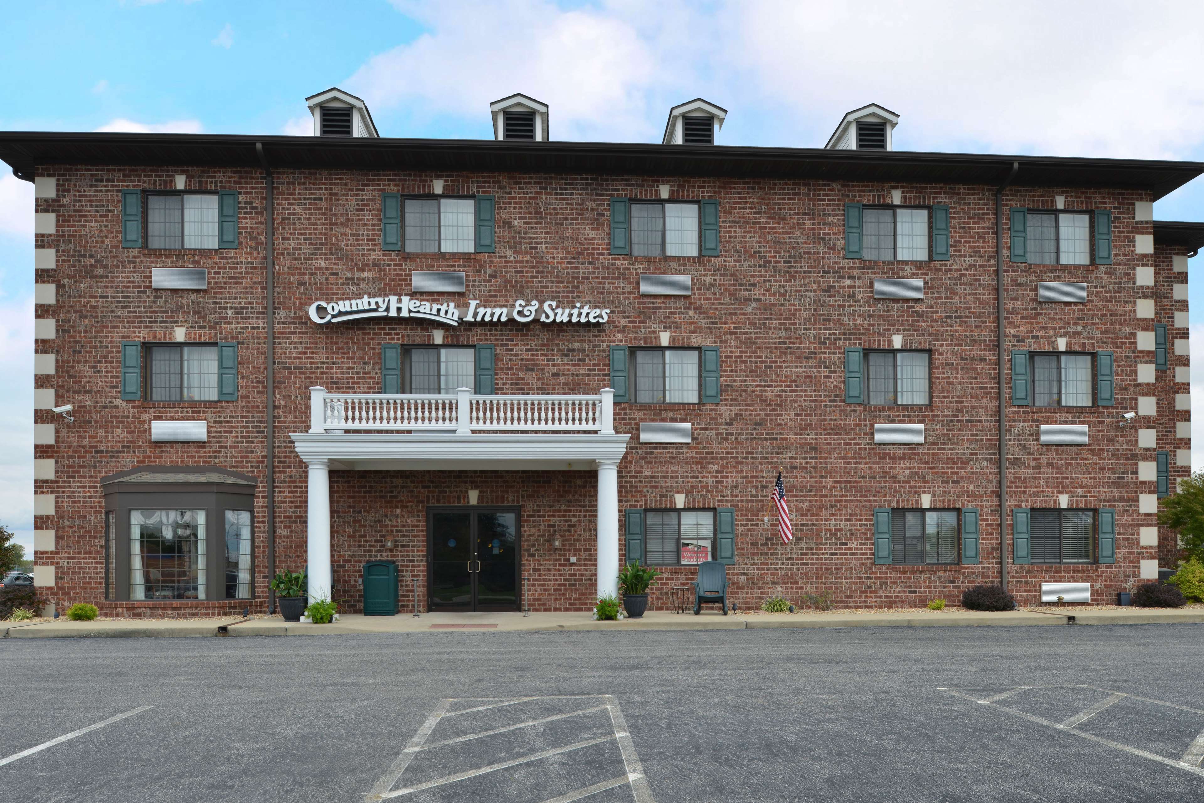 Country Hearth Inn & Suites - Edwardsville / St. Louis