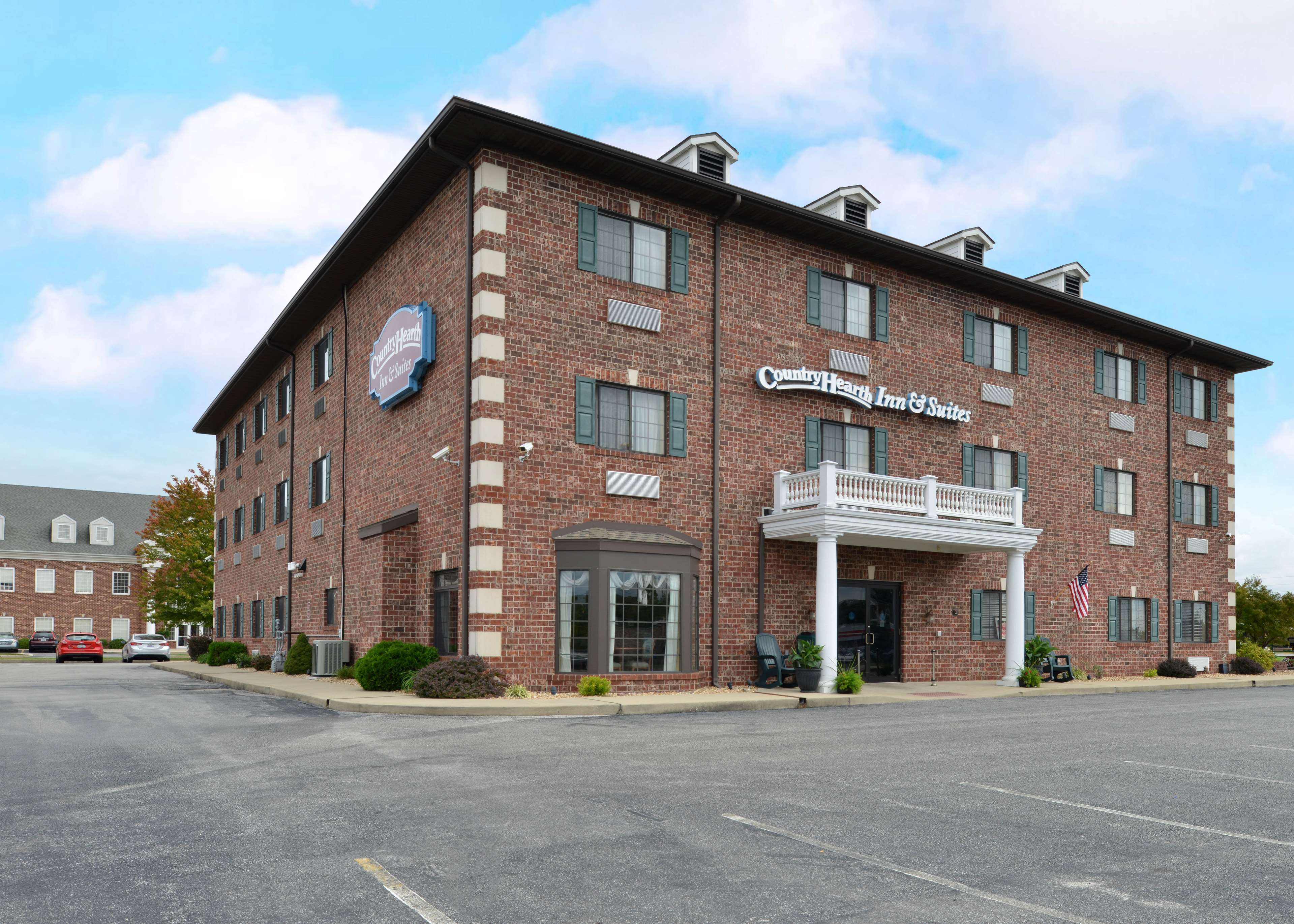 Country Hearth Inn & Suites - Edwardsville / St. Louis