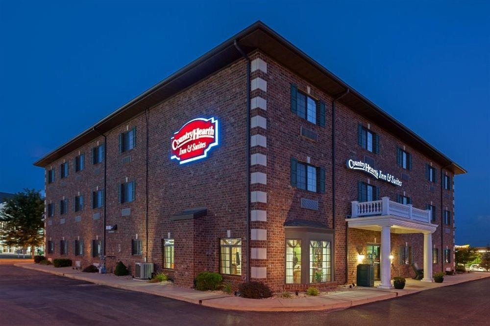 Country Hearth Inn & Suites - Edwardsville / St. Louis