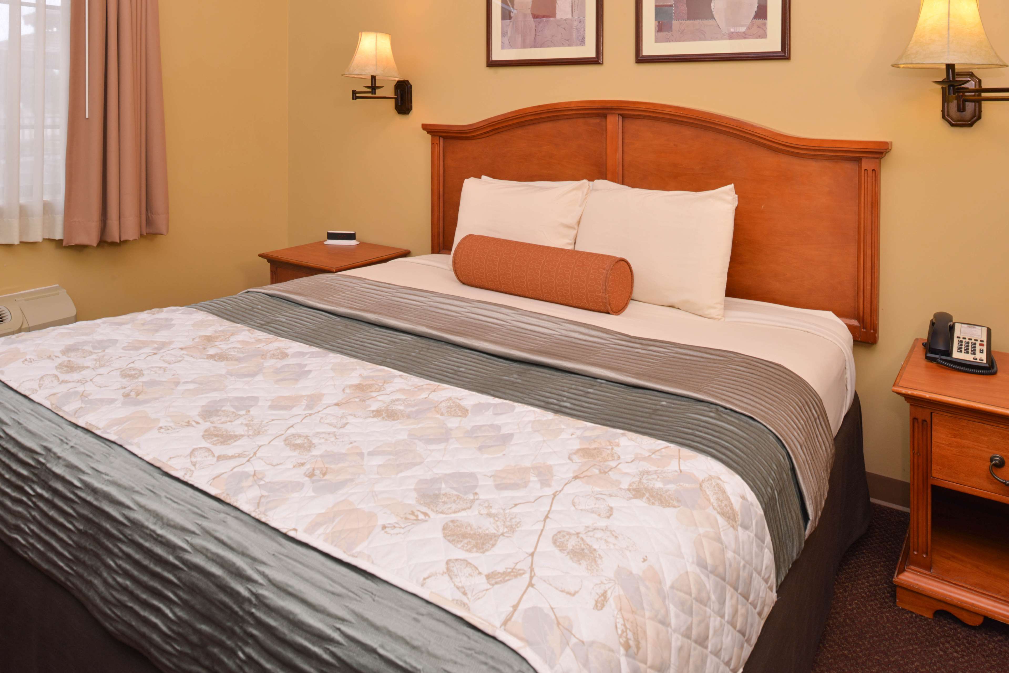 Country Hearth Inn & Suites - Edwardsville / St. Louis