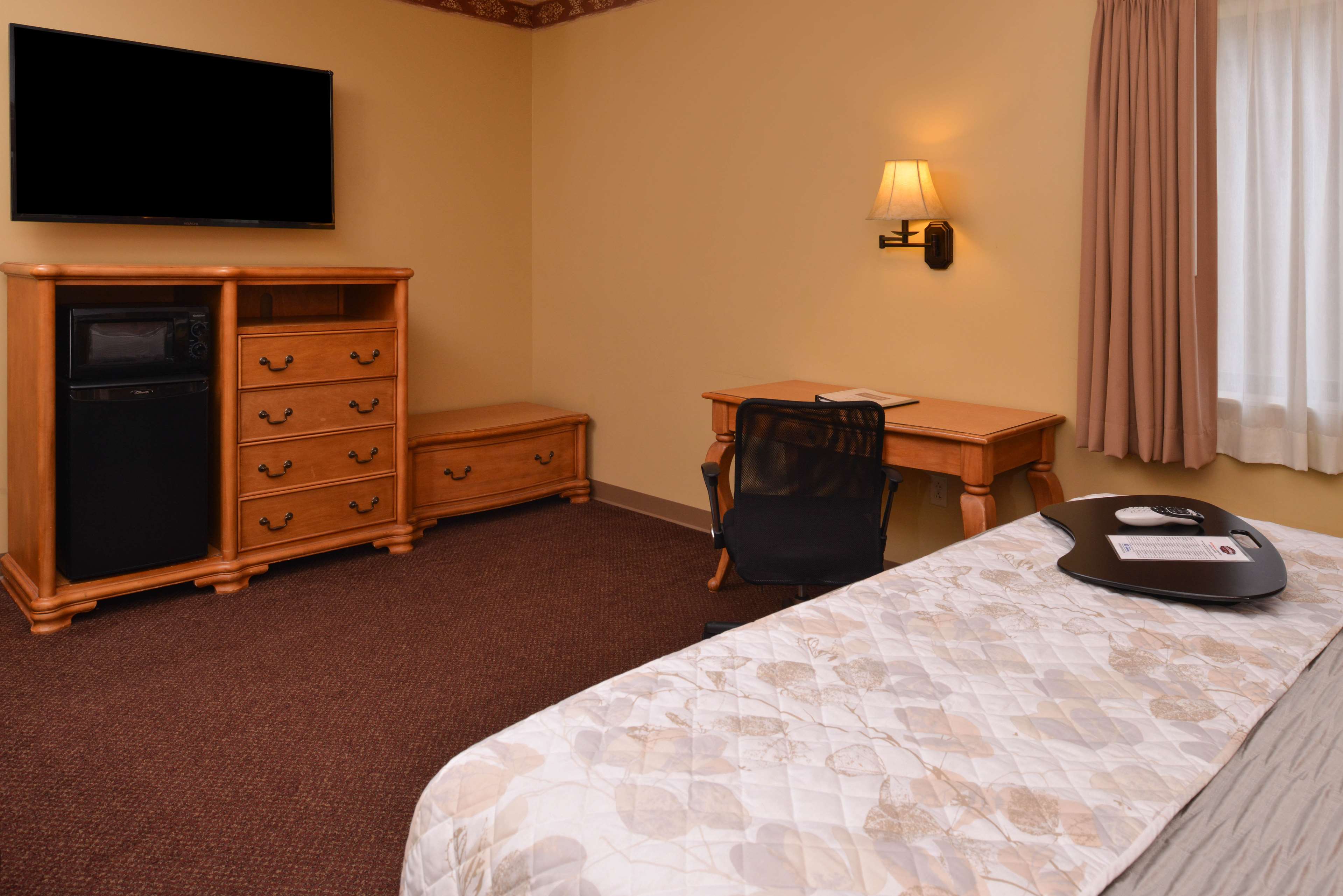 Country Hearth Inn & Suites - Edwardsville / St. Louis