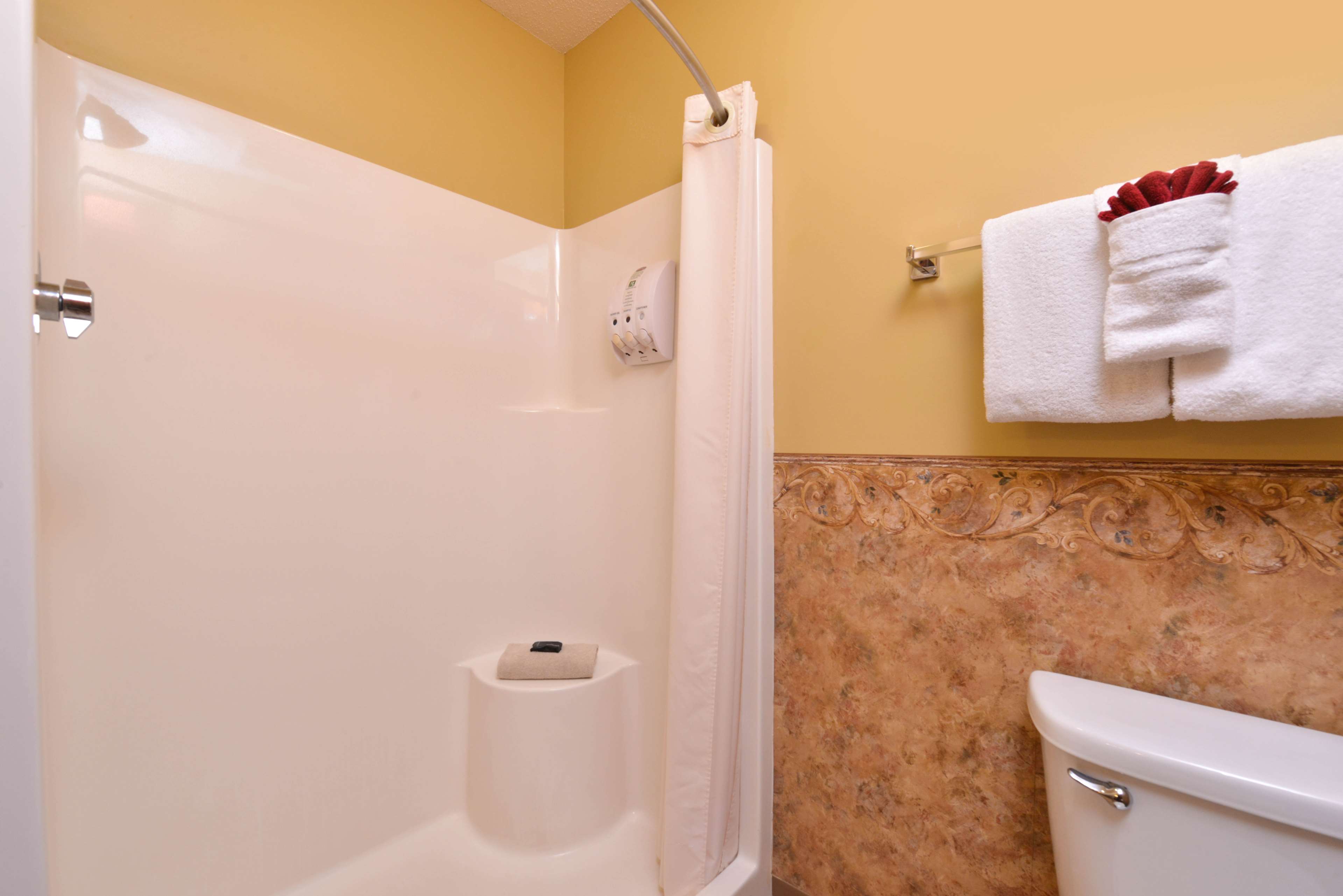 Country Hearth Inn & Suites - Edwardsville / St. Louis