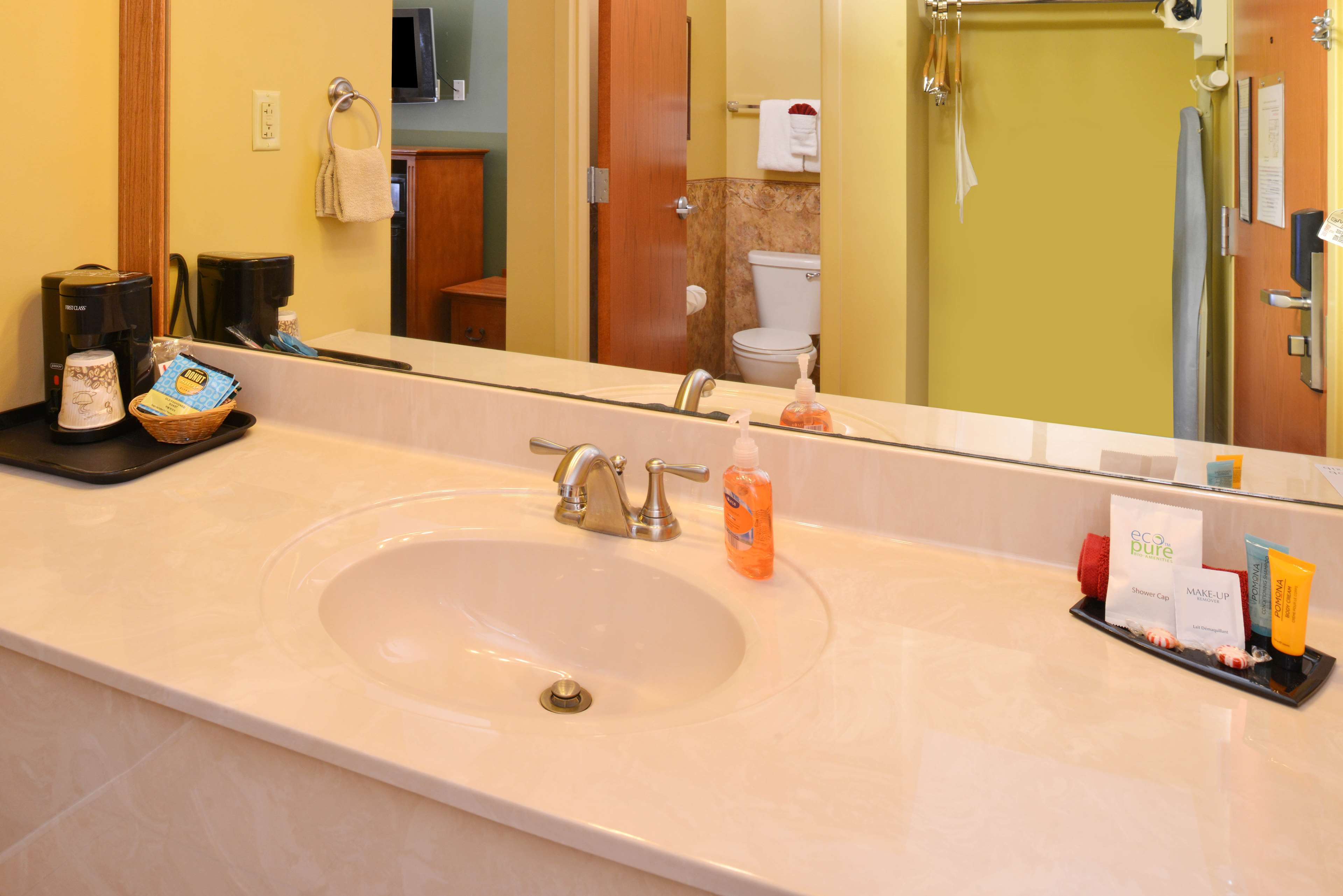 Country Hearth Inn & Suites - Edwardsville / St. Louis