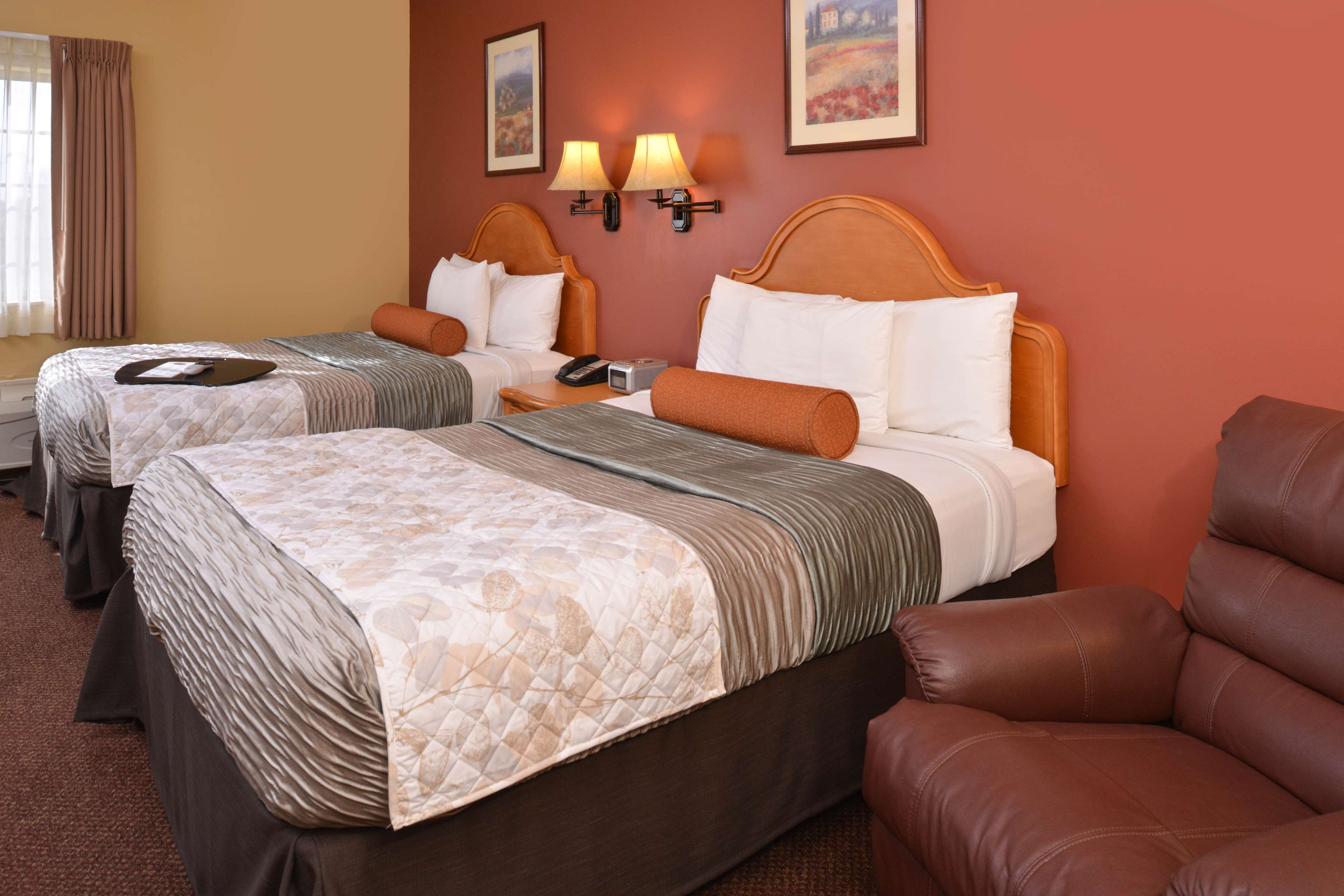 Country Hearth Inn & Suites - Edwardsville / St. Louis