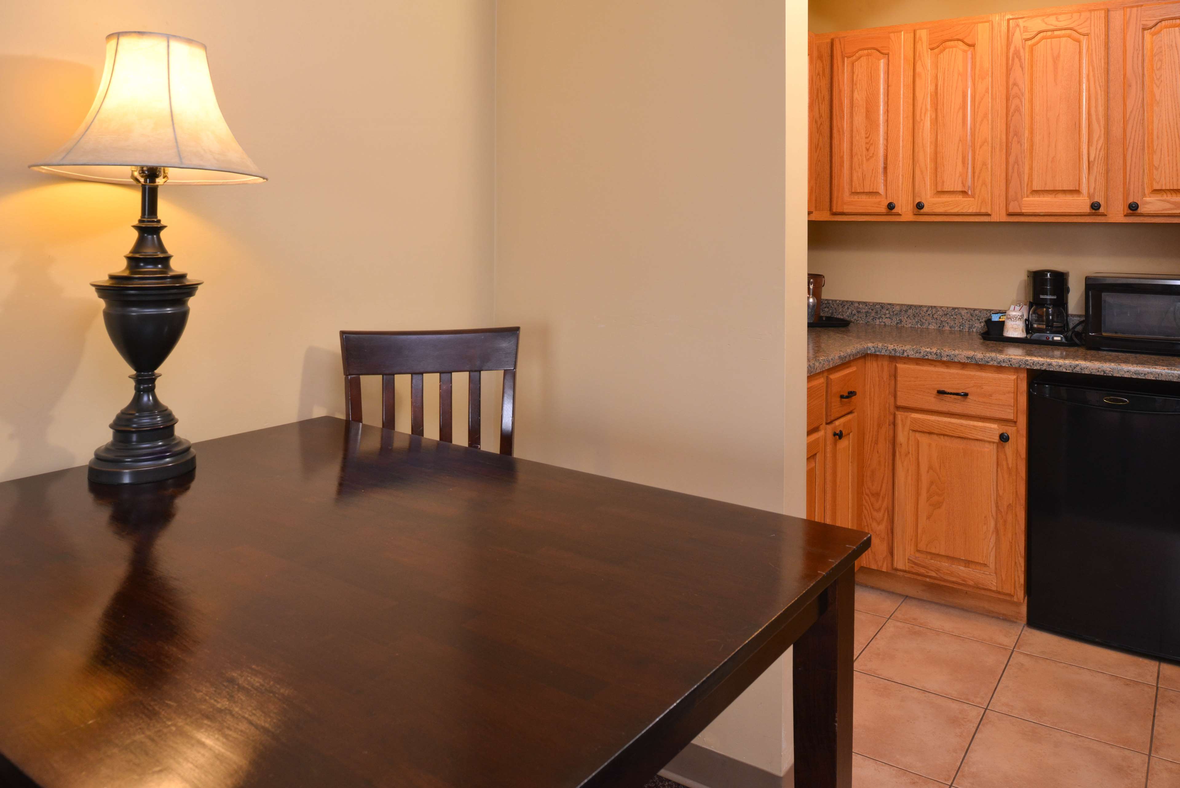 Country Hearth Inn & Suites - Edwardsville / St. Louis