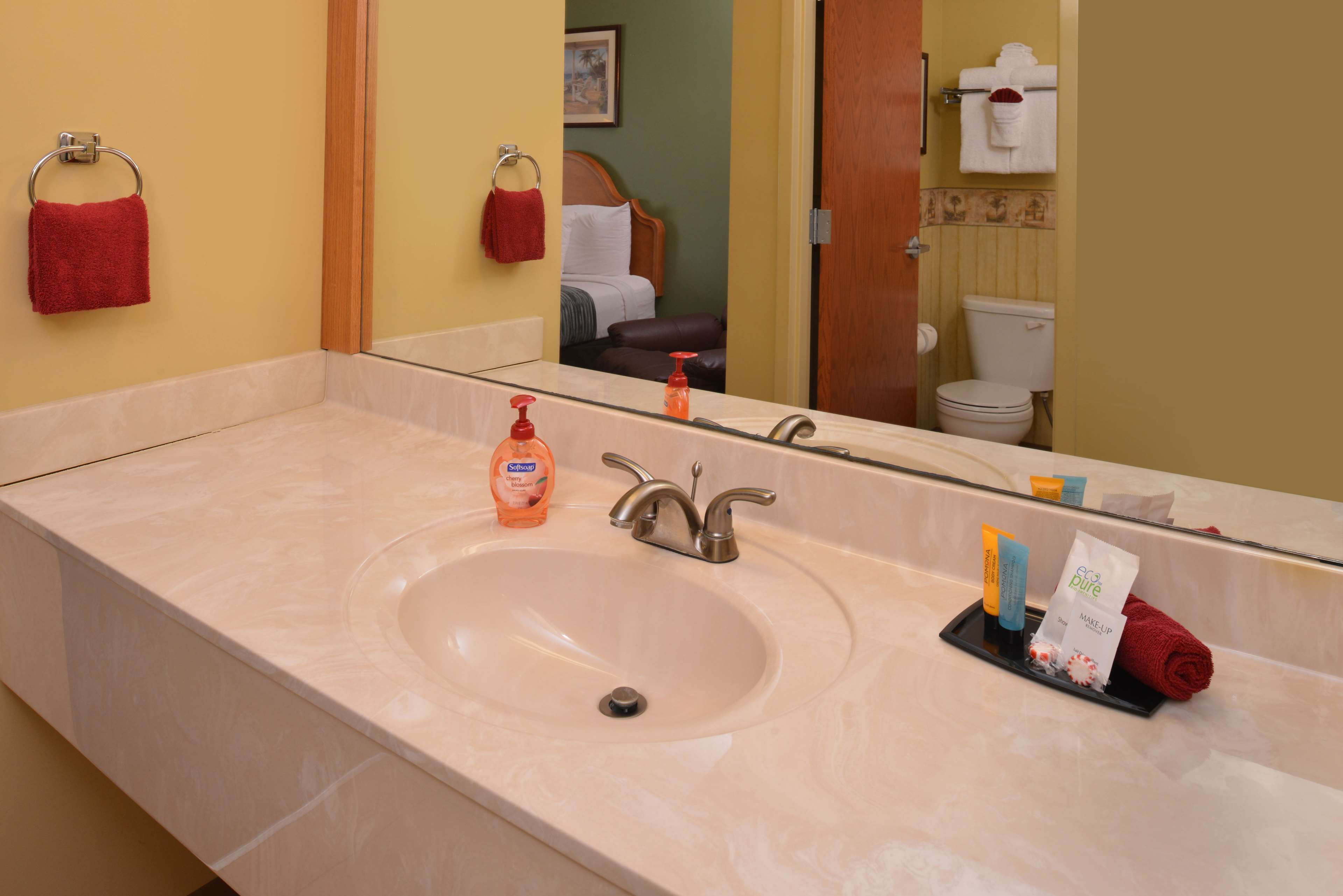 Country Hearth Inn & Suites - Edwardsville / St. Louis