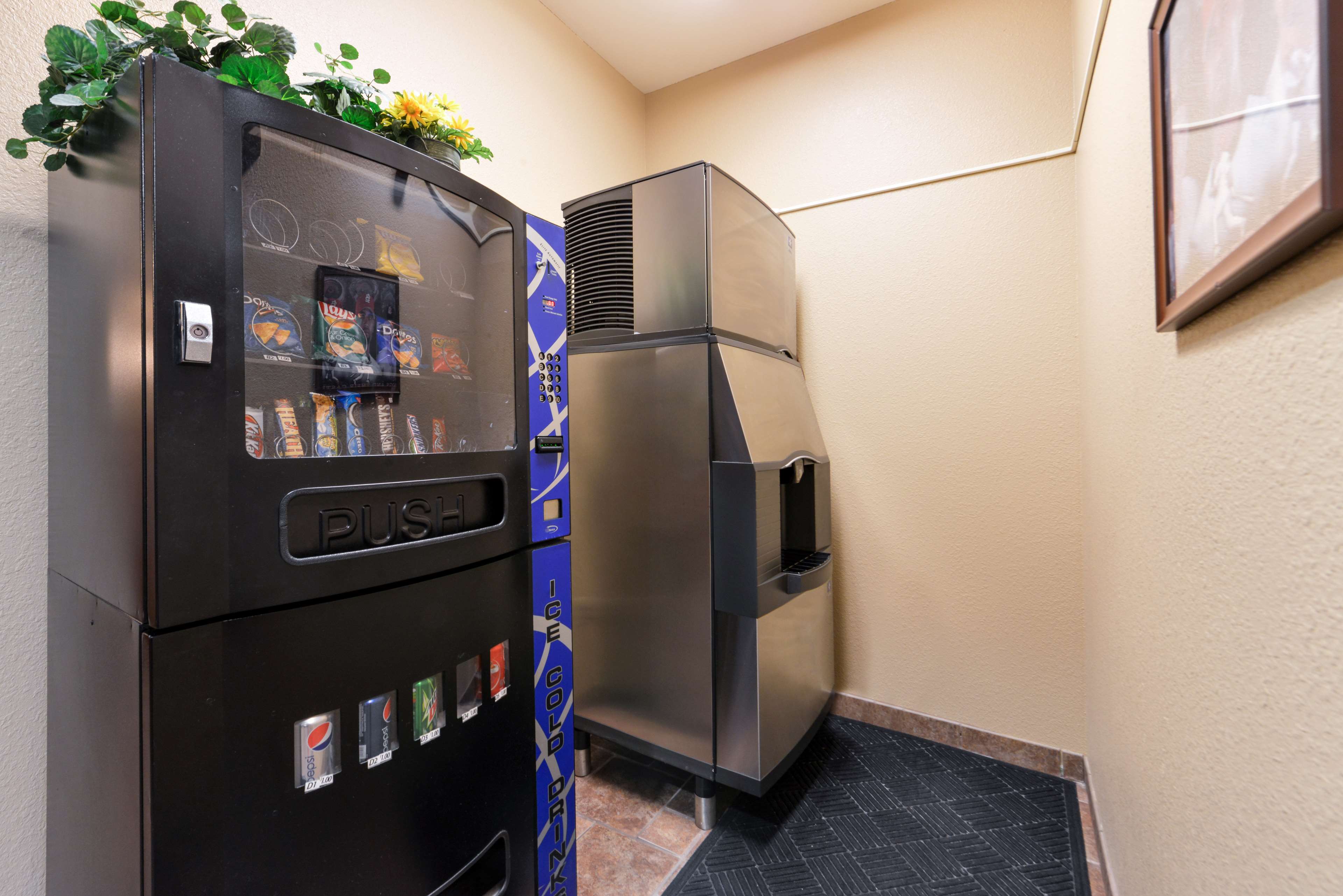 Country Hearth Inn & Suites - Edwardsville / St. Louis