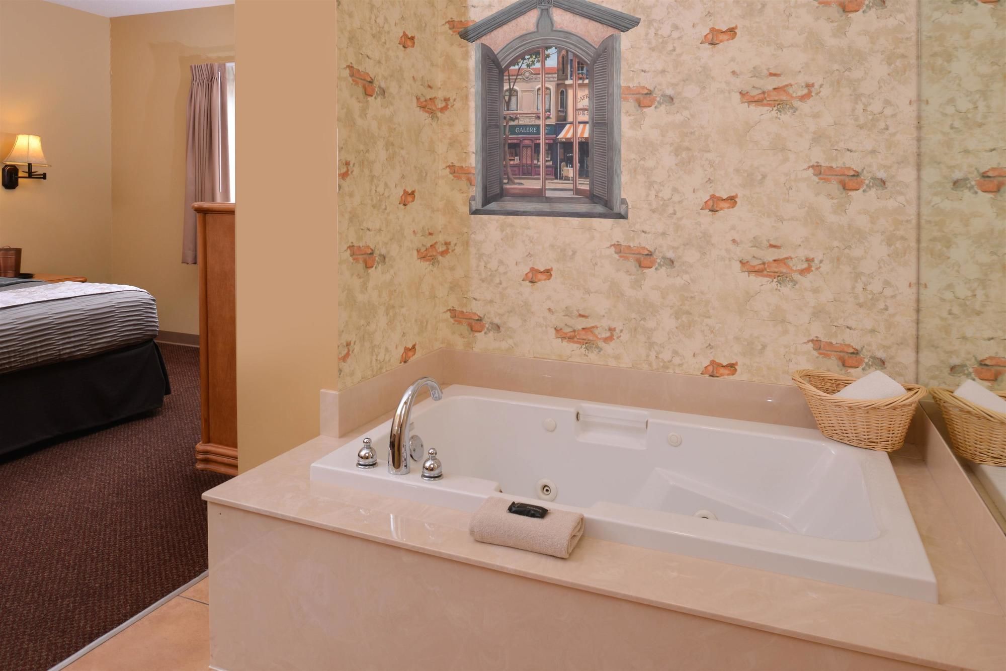 Country Hearth Inn & Suites - Edwardsville / St. Louis