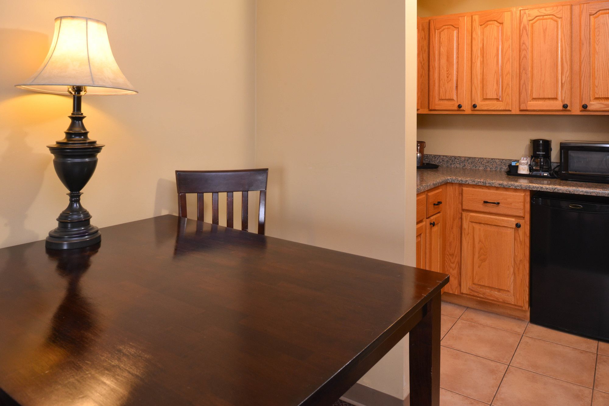 Country Hearth Inn & Suites - Edwardsville / St. Louis
