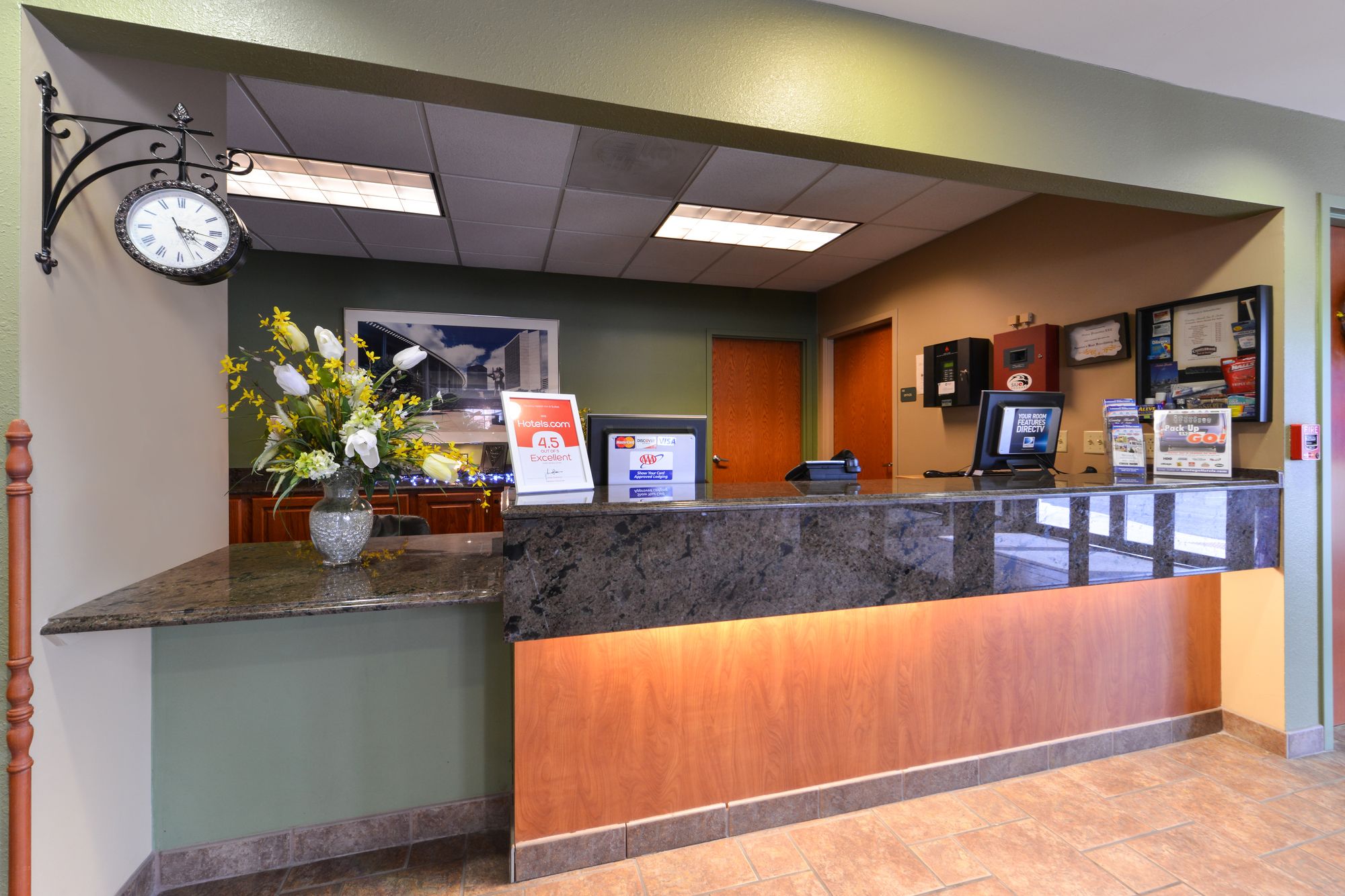Country Hearth Inn & Suites - Edwardsville / St. Louis