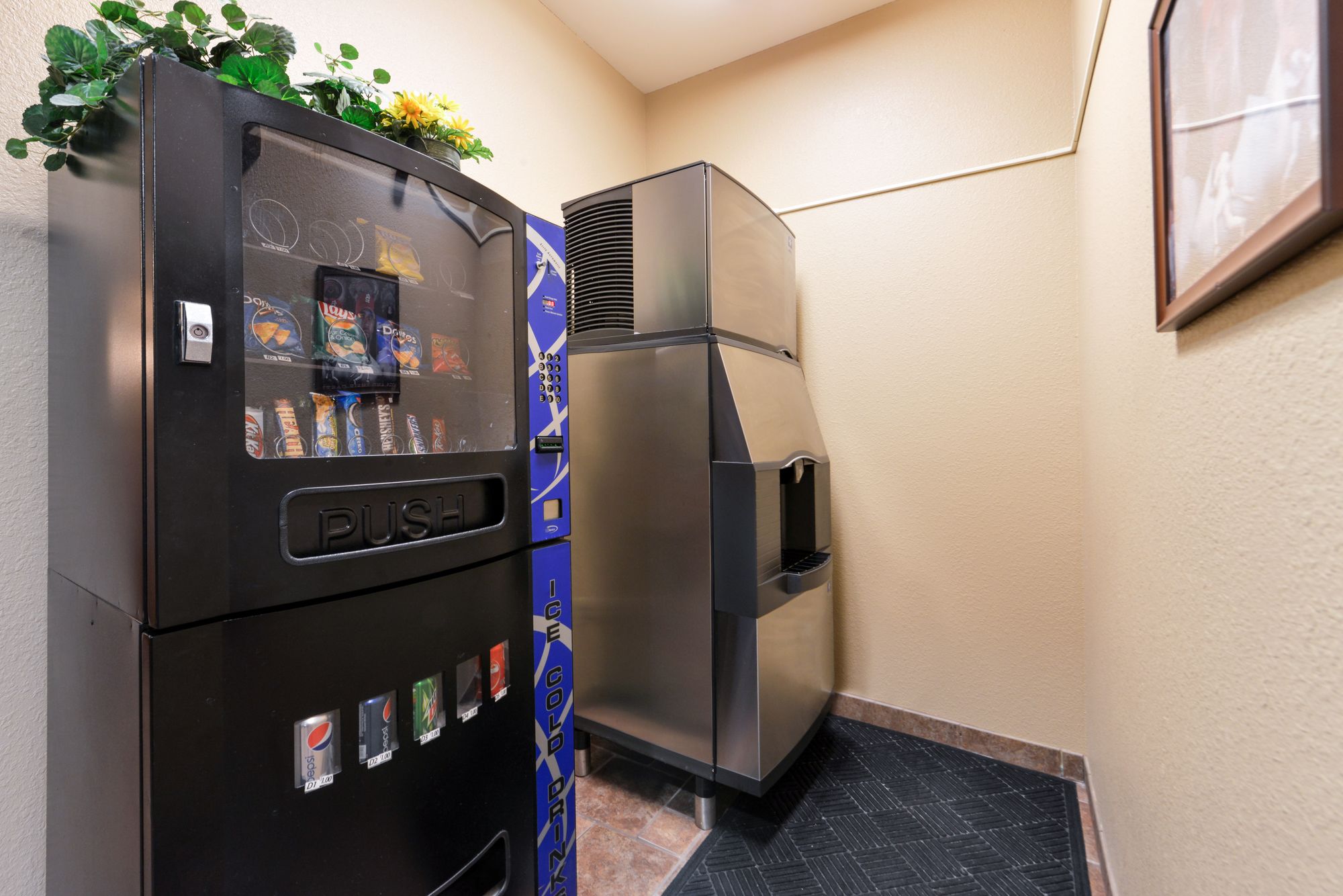 Country Hearth Inn & Suites - Edwardsville / St. Louis