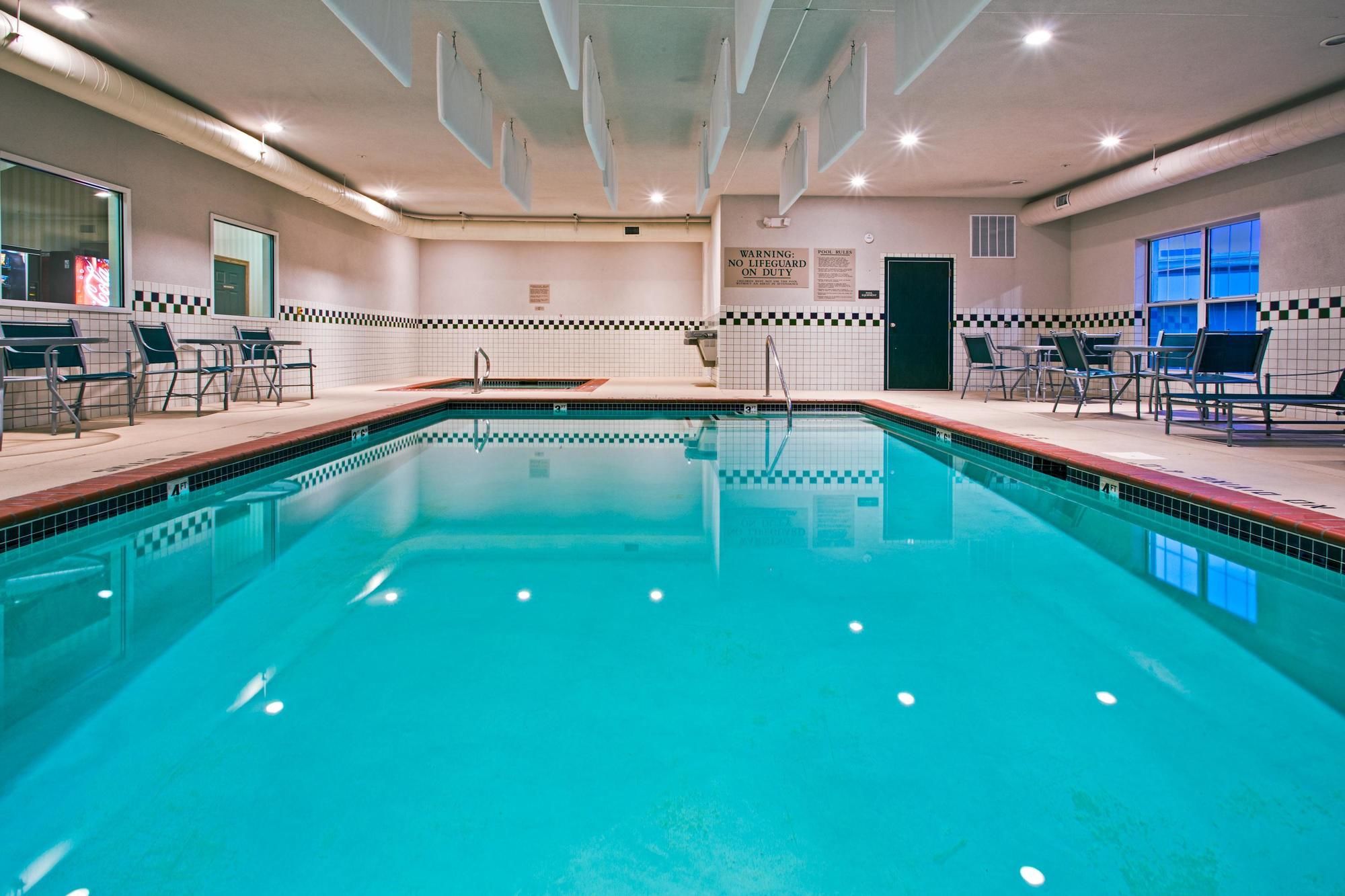 Country Inn & Suites by Radisson, Effingham, IL