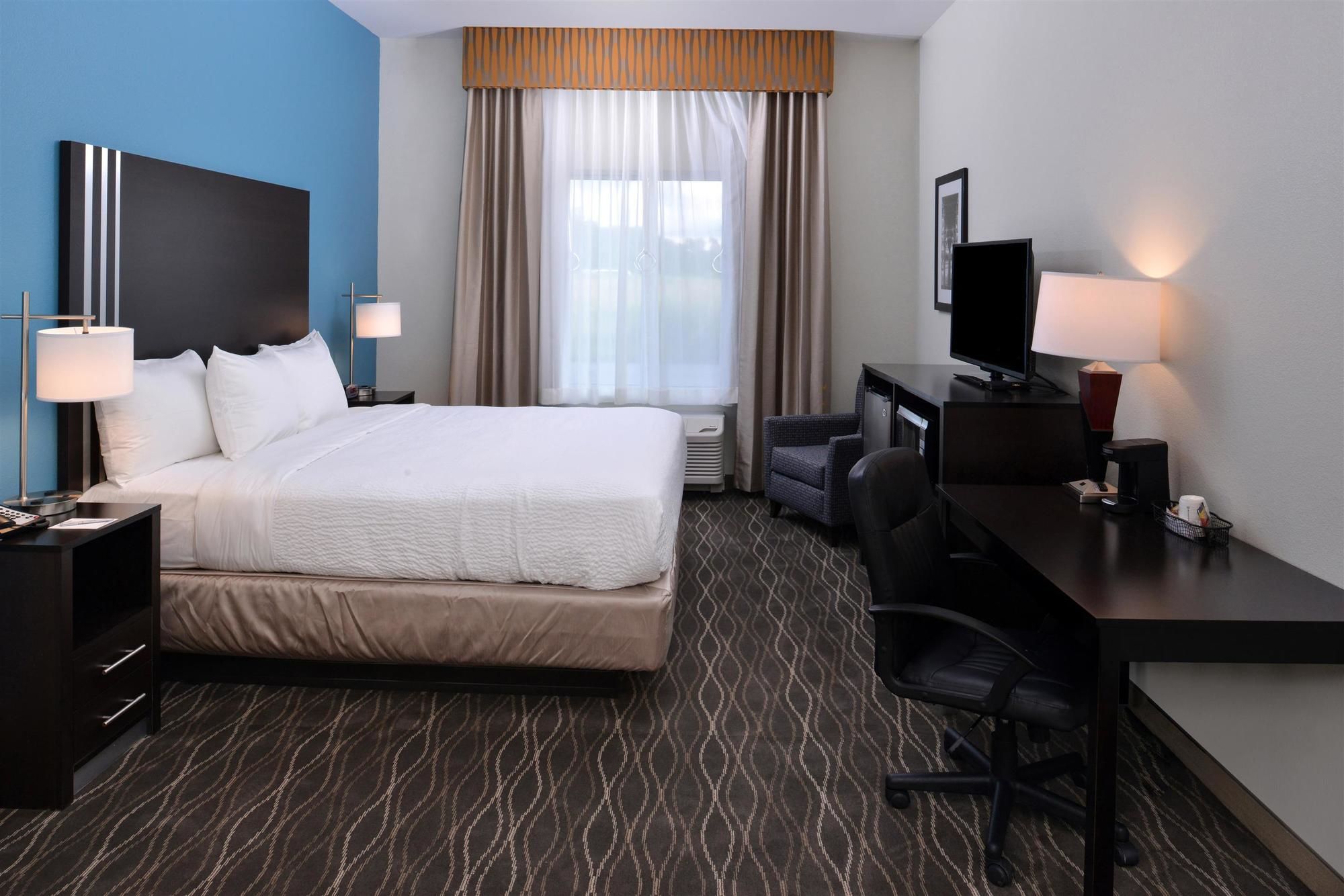 Holiday Inn Express & Suites Effingham