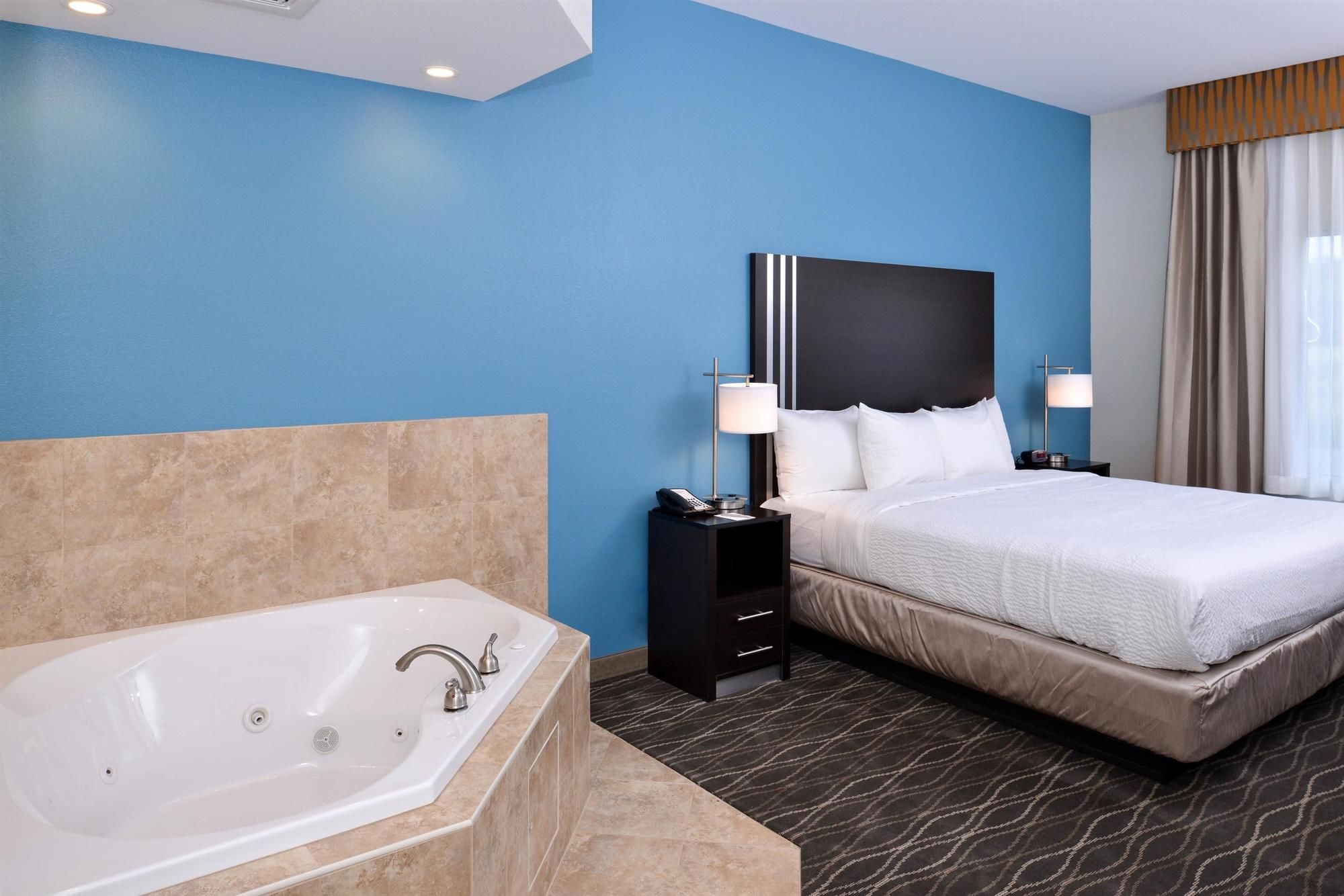 Holiday Inn Express & Suites Effingham