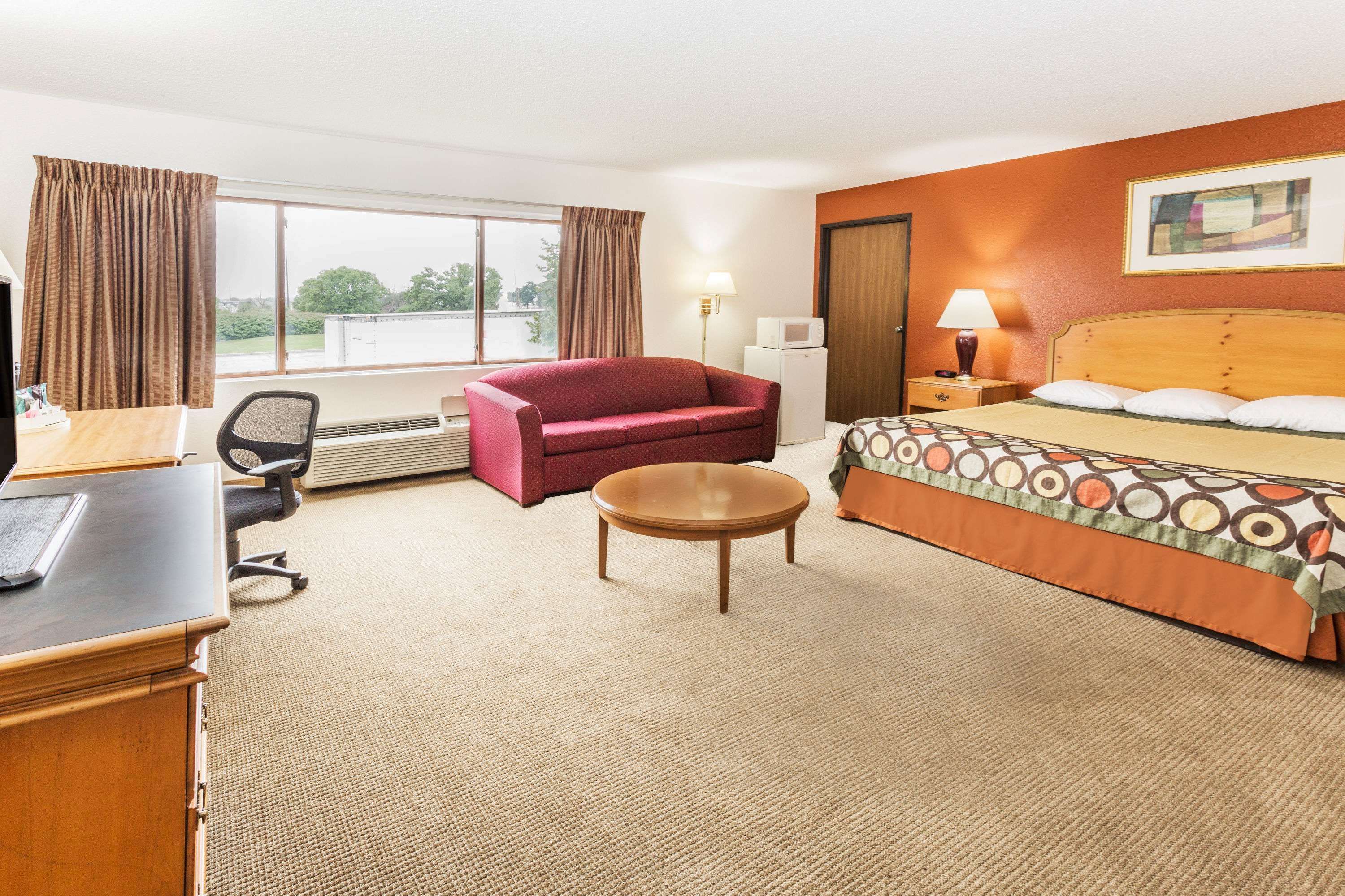 Super 8 by Wyndham Elgin