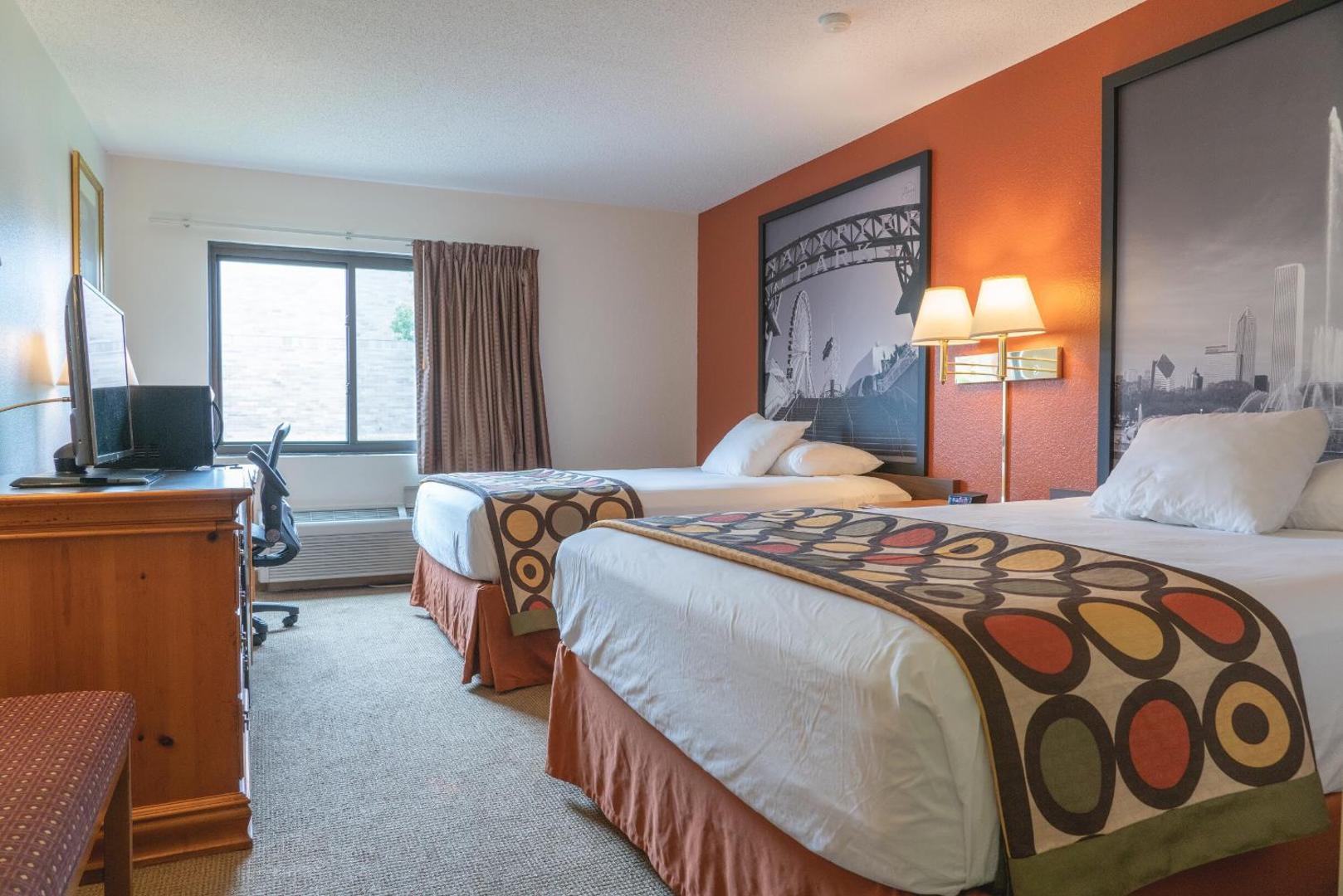 Super 8 by Wyndham Elgin