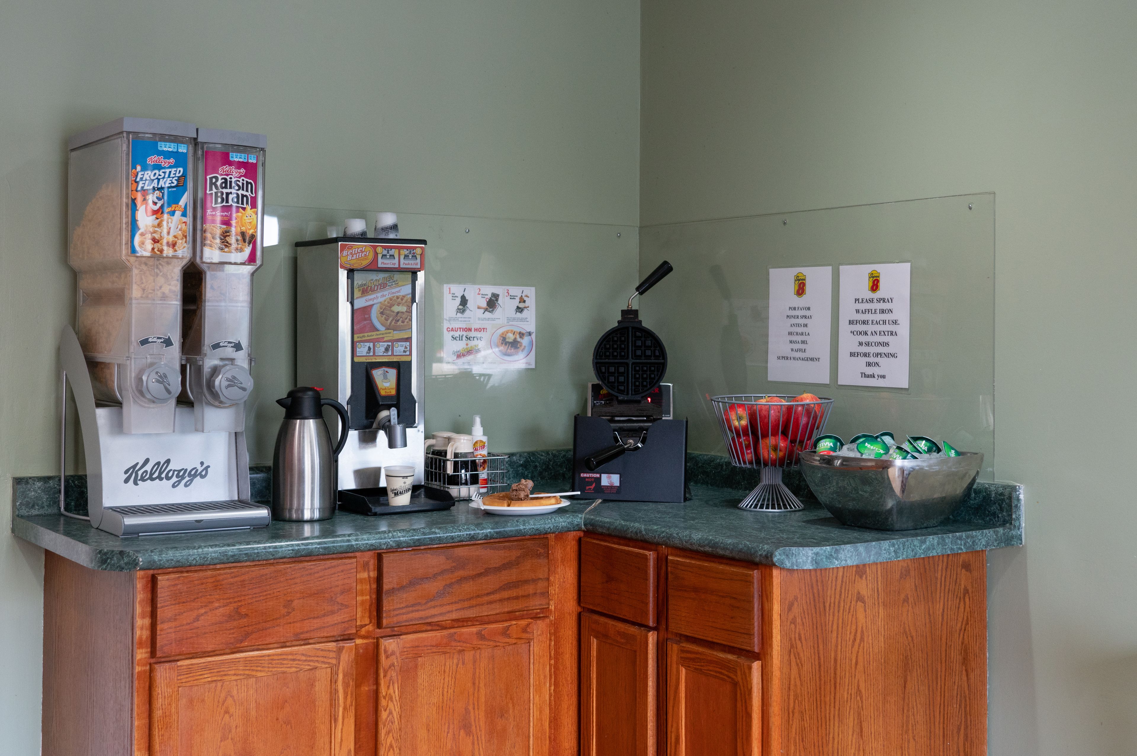 Super 8 by Wyndham Elgin
