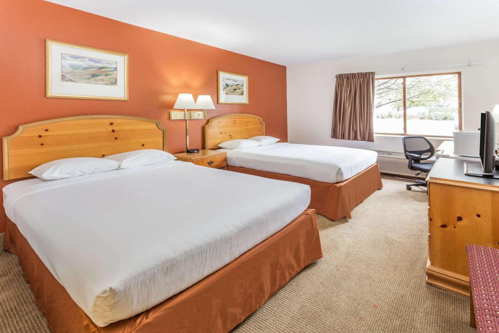 Super 8 by Wyndham Elgin