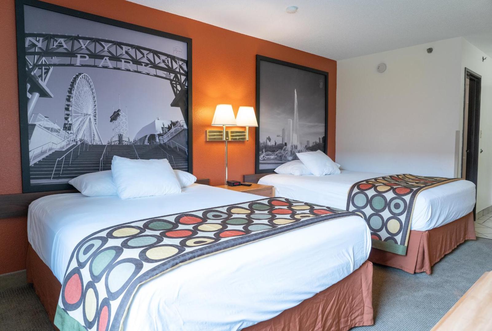 Super 8 by Wyndham Elgin