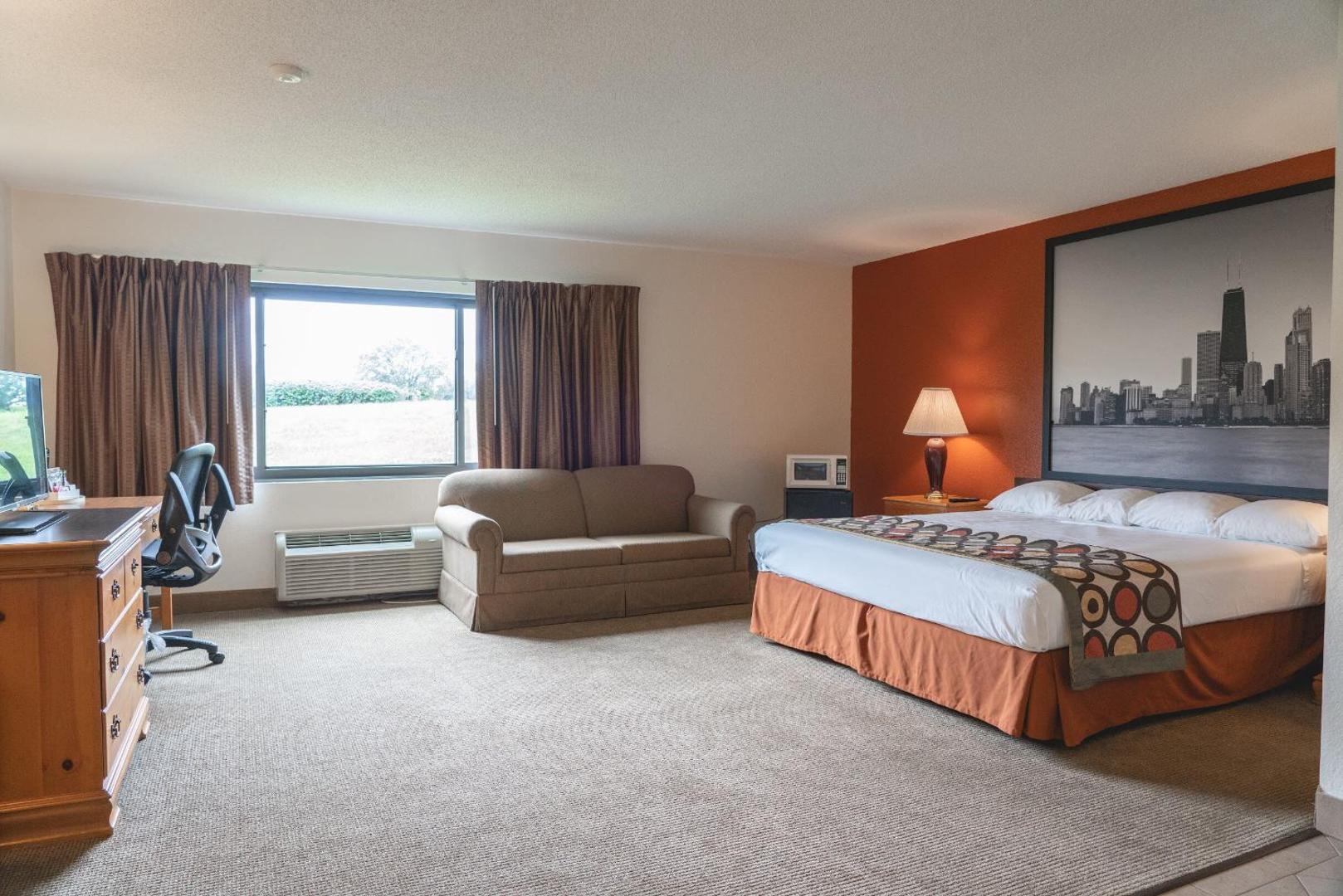 Super 8 by Wyndham Elgin